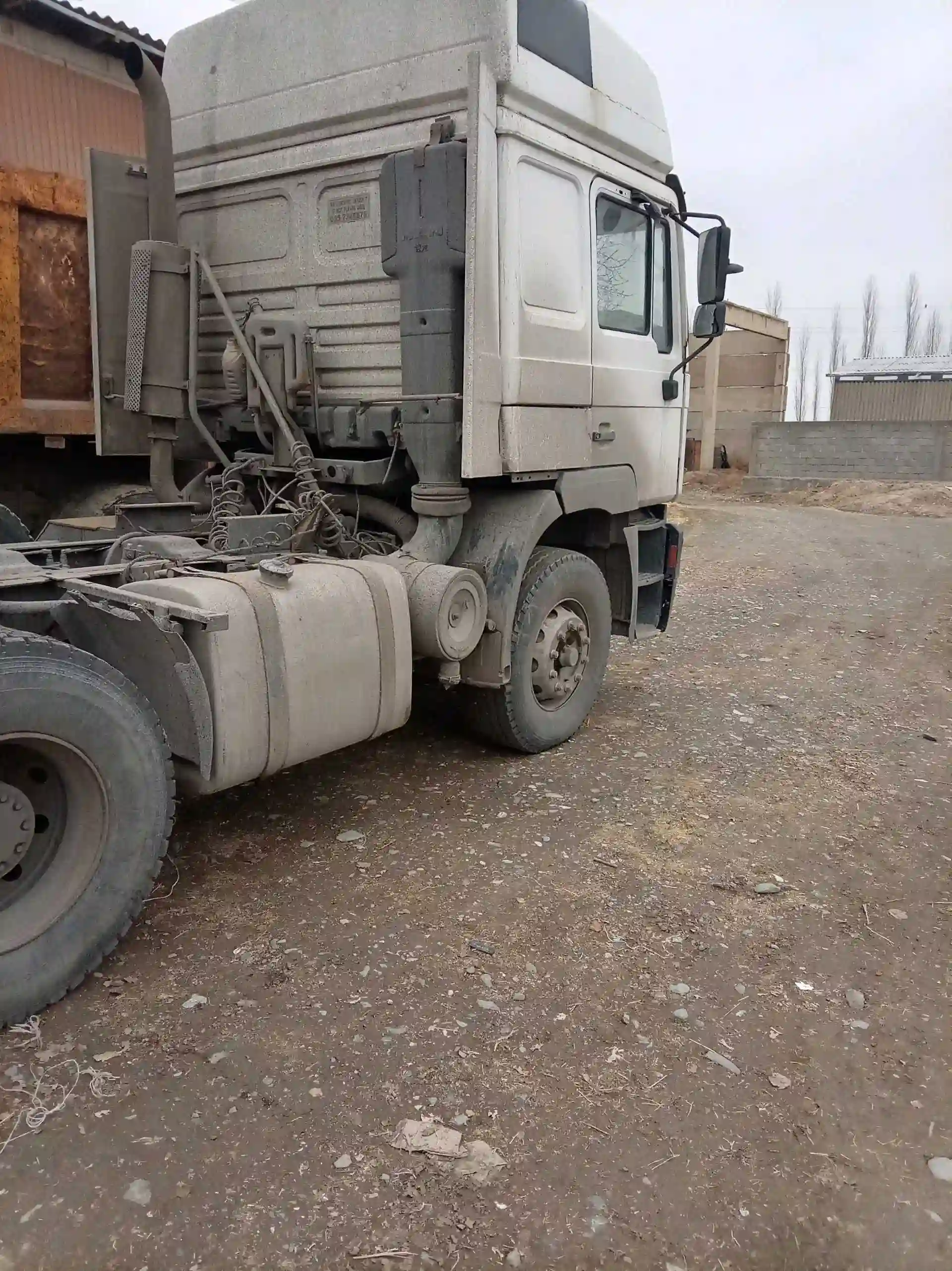 Shacman тягач 