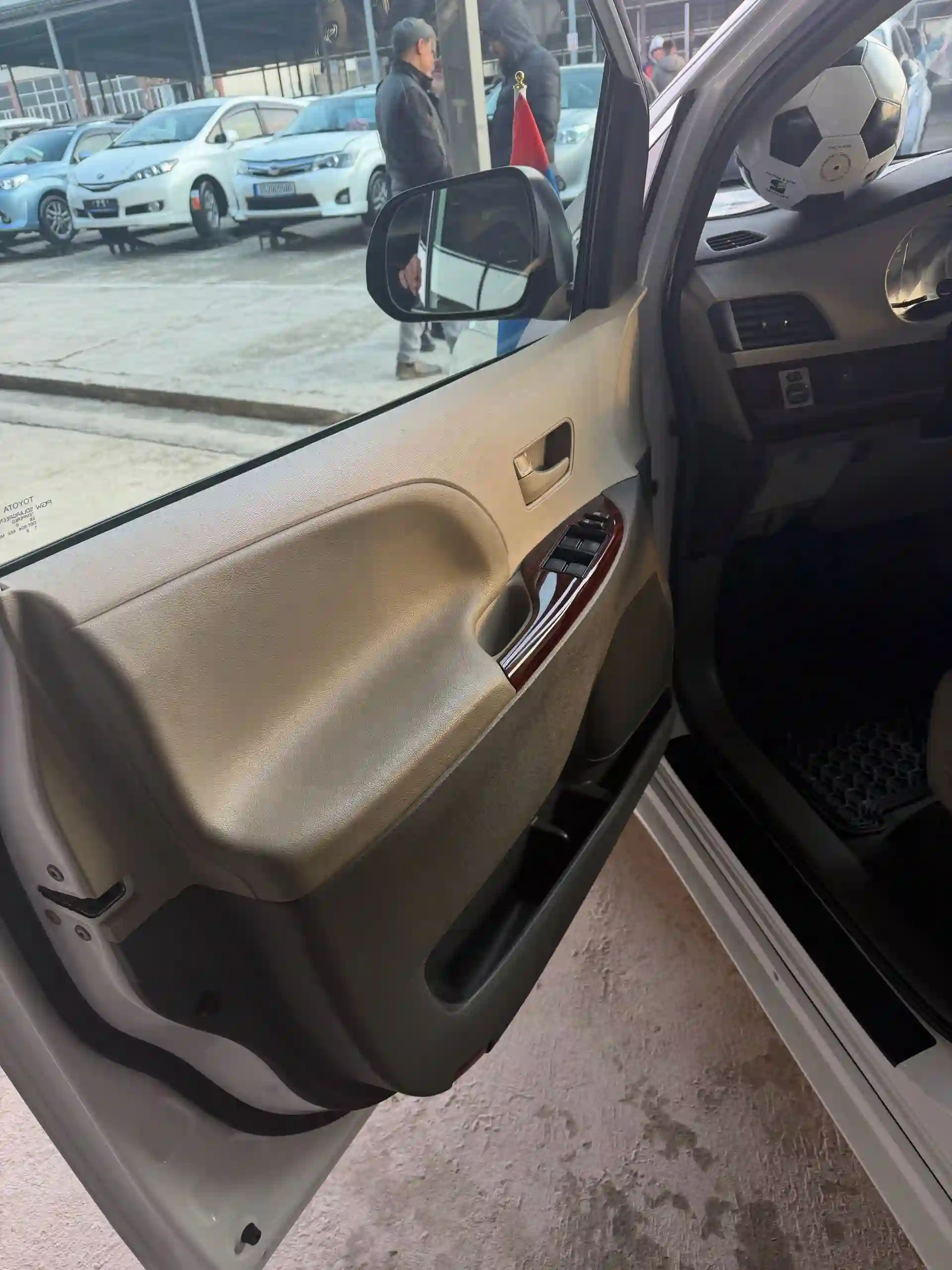 Toyota Sienna 2011