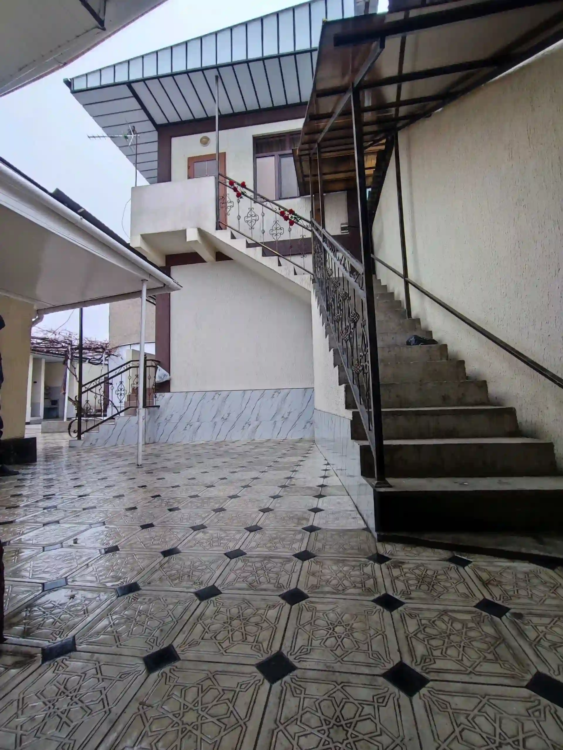 2 этажный, 8-комн. дом, 190 м², Сино