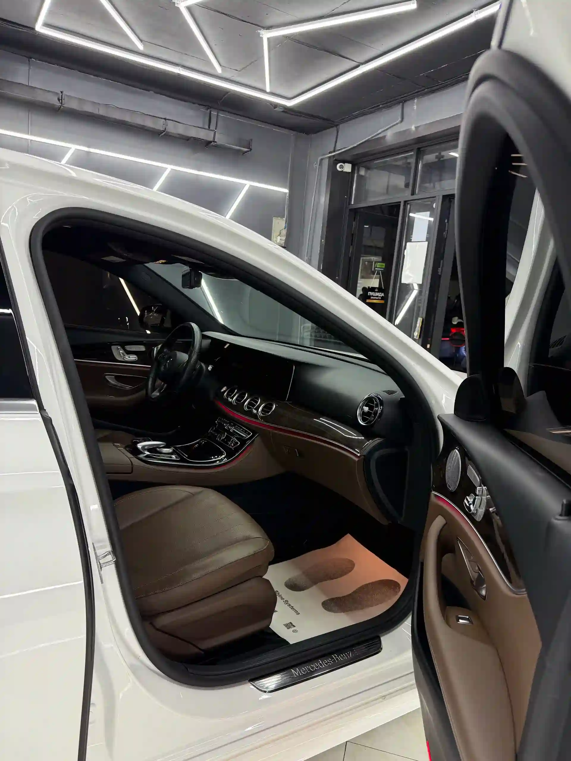 Mercedes-benz E class 2017 — миниатюра 10