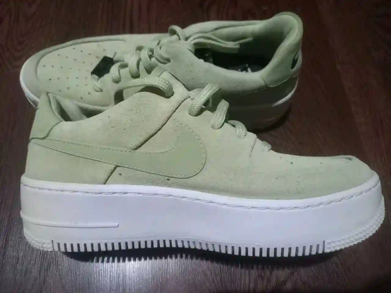 Кроссовки Nike Air Force 1 Sage Low Suede Platform