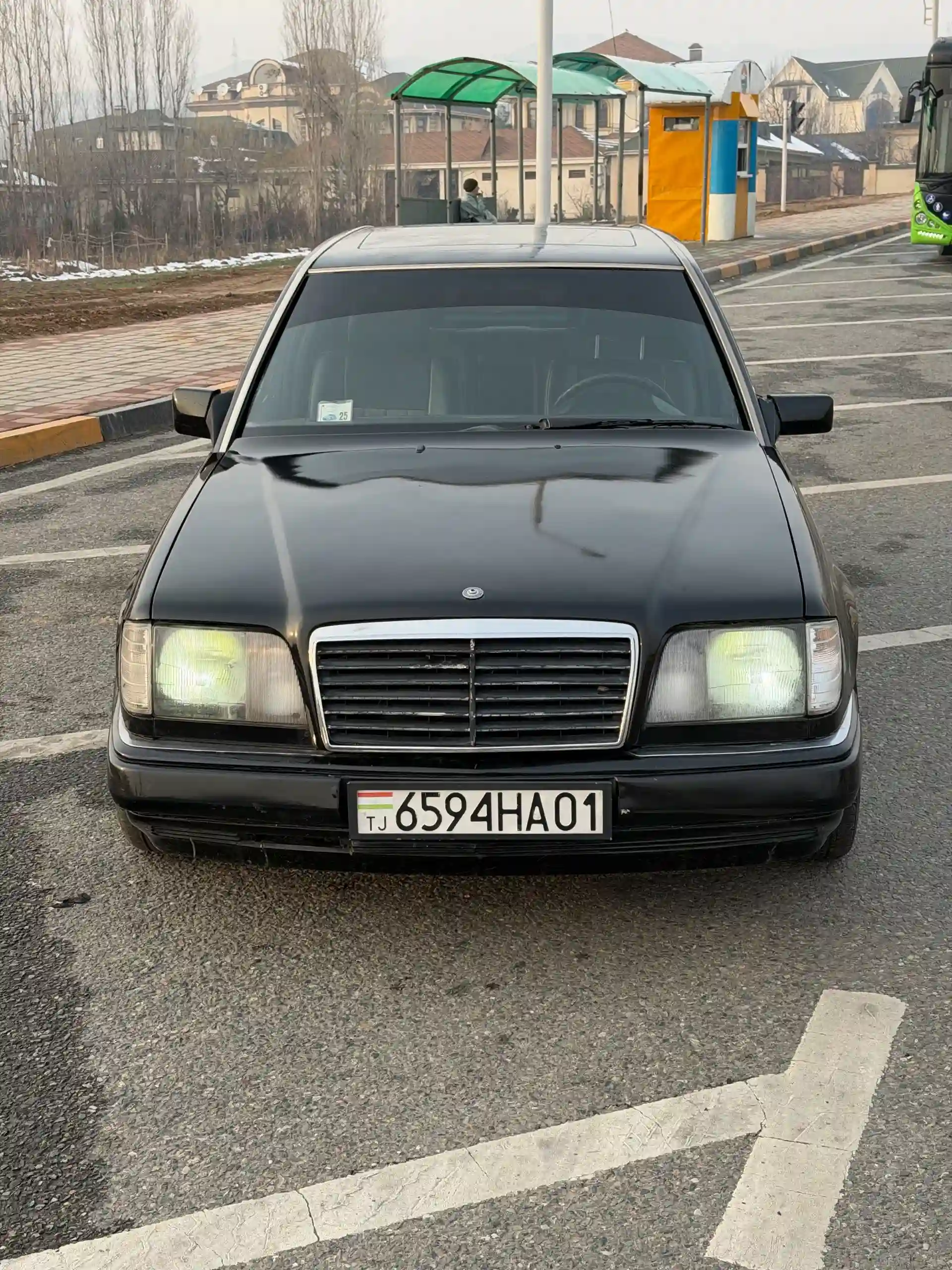 Mercedes-benz E class 1995 — миниатюра 3