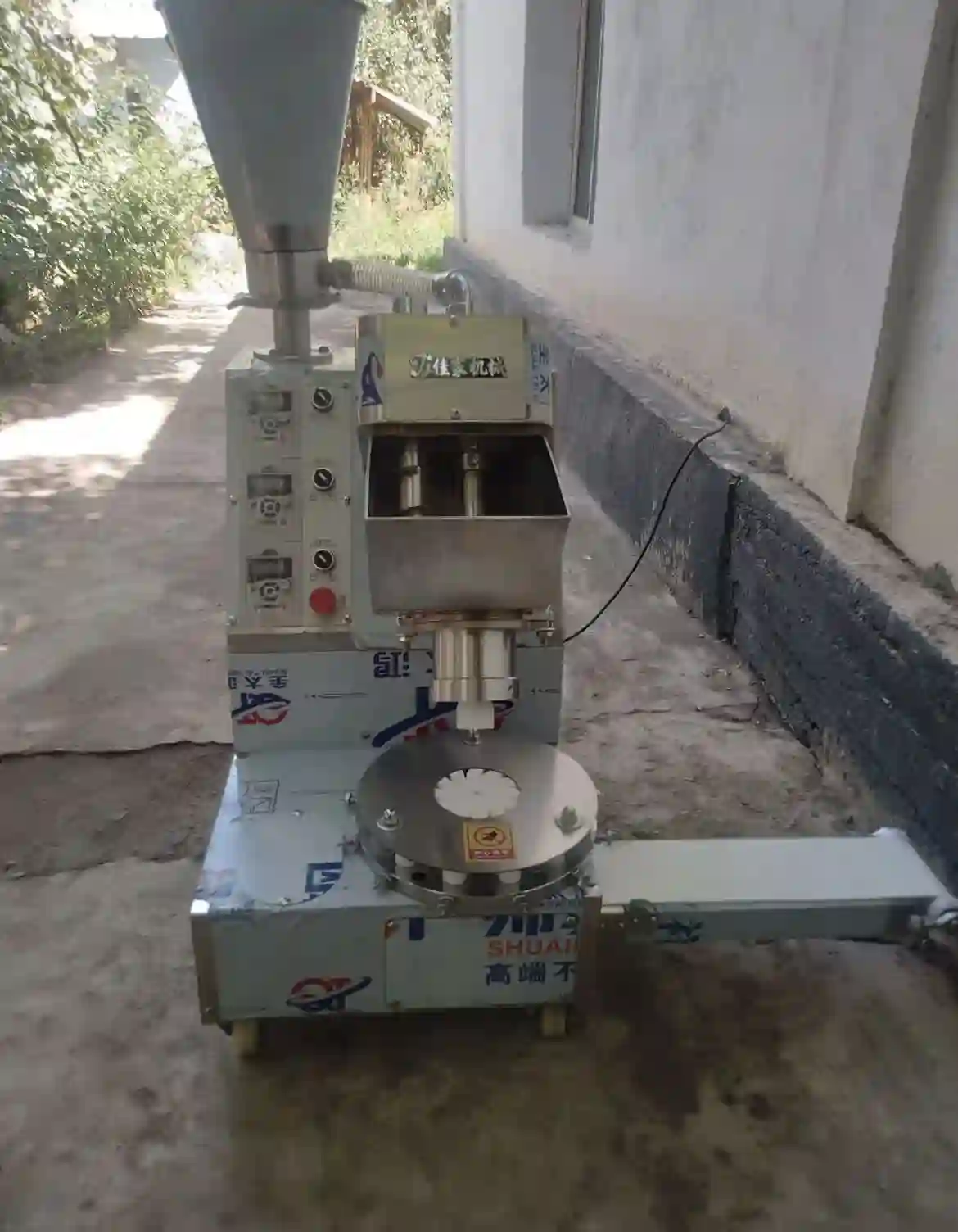 Автоматический аппарат для лепки мантов 