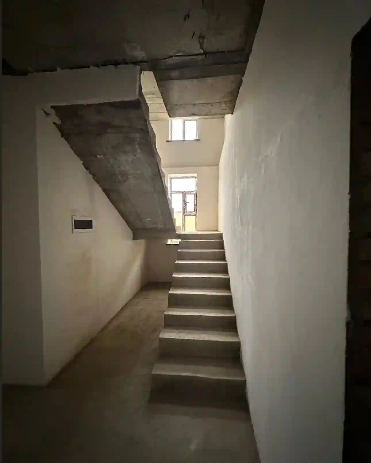 2 этажный, 5-комн. дом, 300 м², 3 соток, ховарон