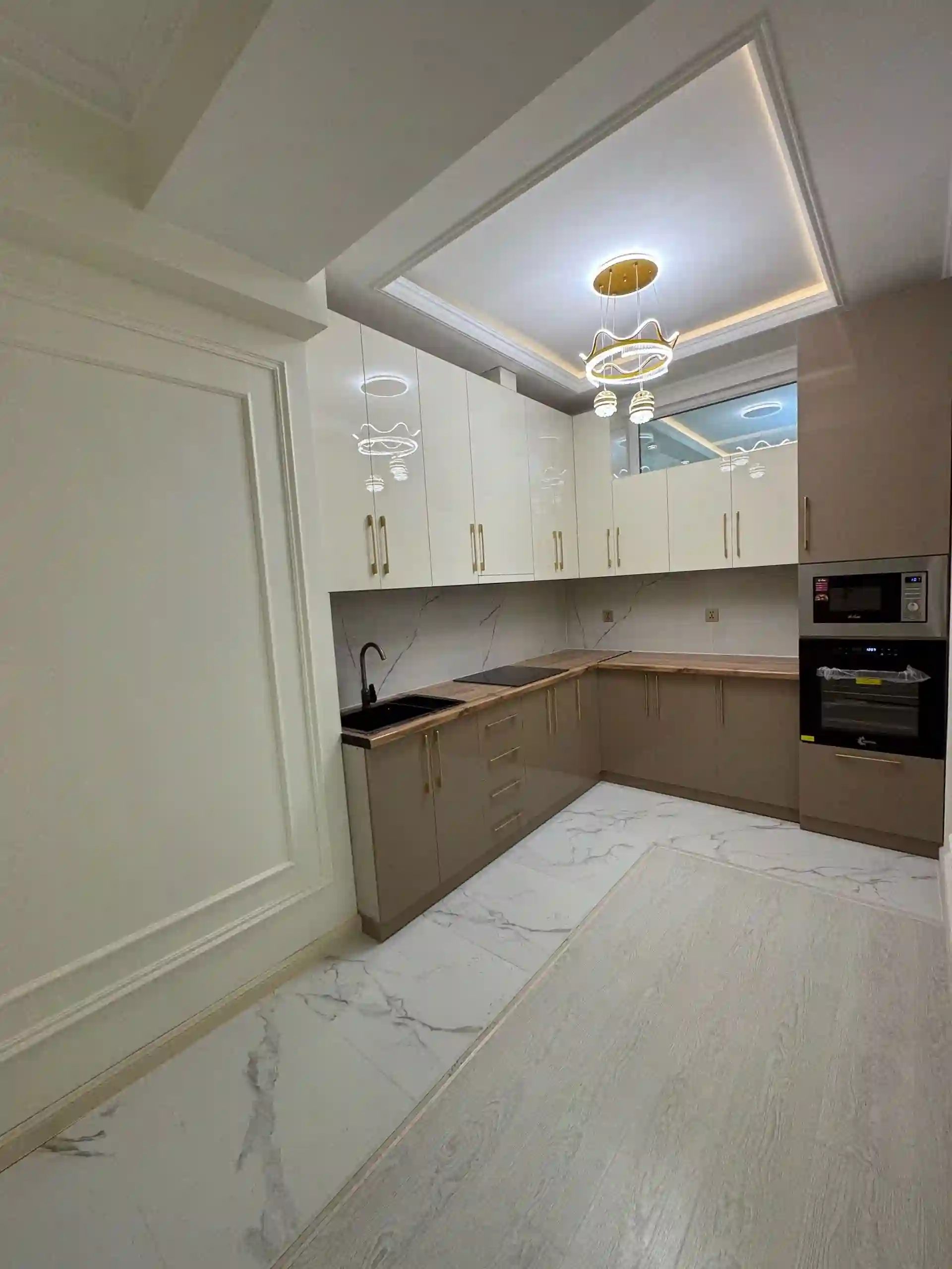 2-к квартира, 13 этаж, 82 м², шохмансур