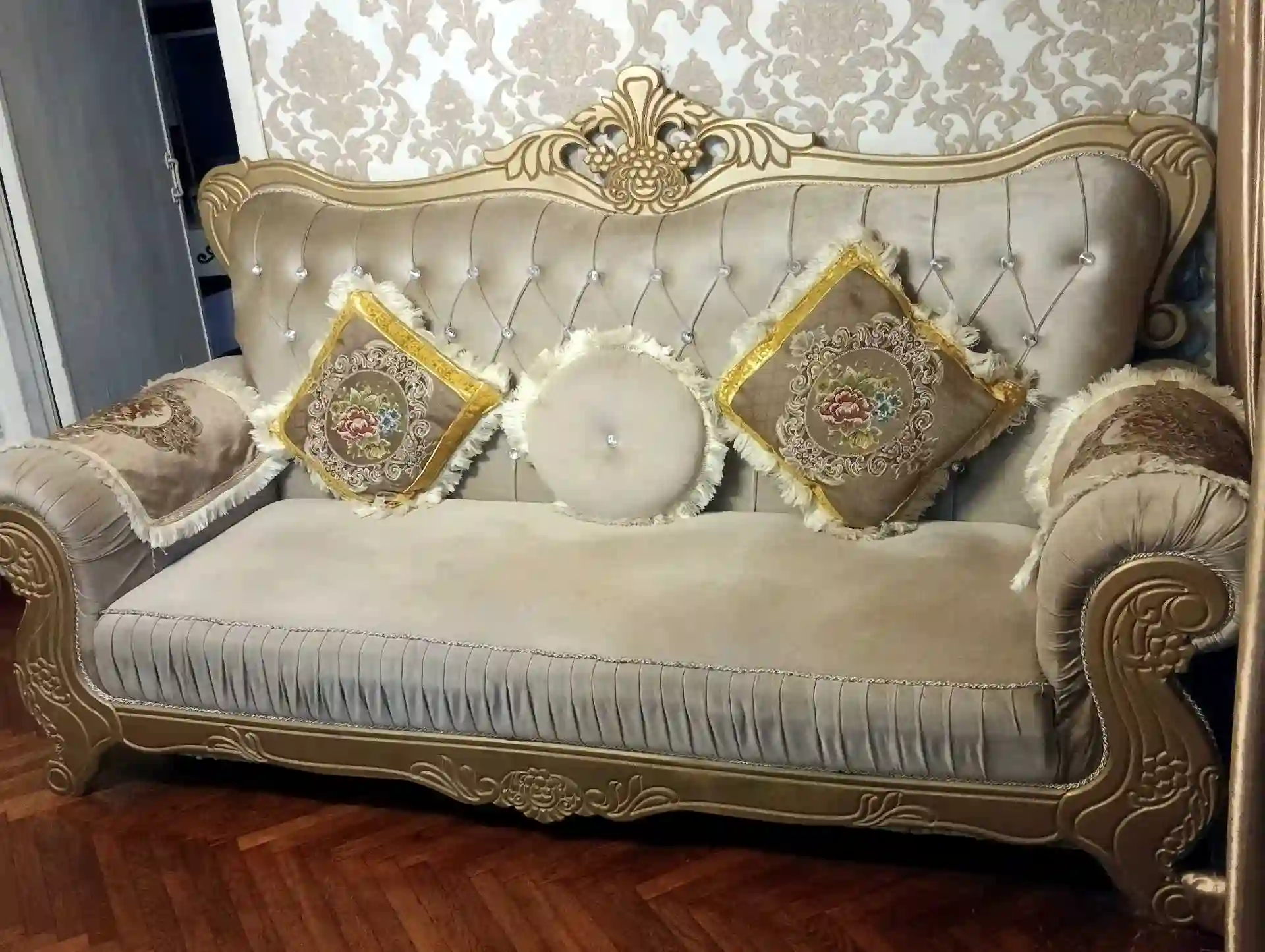 Королевский диван