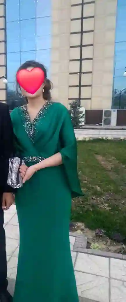 Зелёное платье 