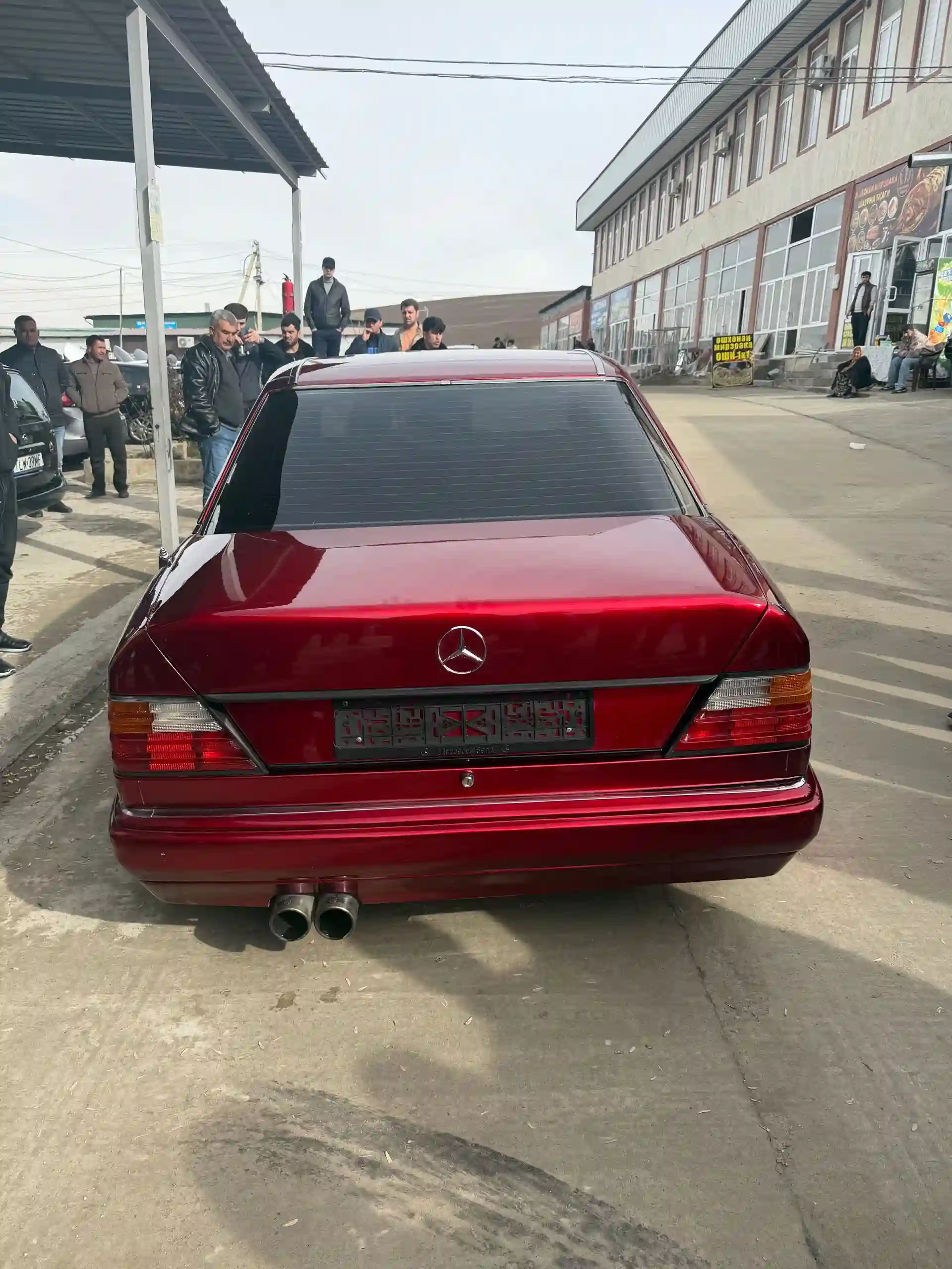 Mercedes-benz E class 1992 — миниатюра 4