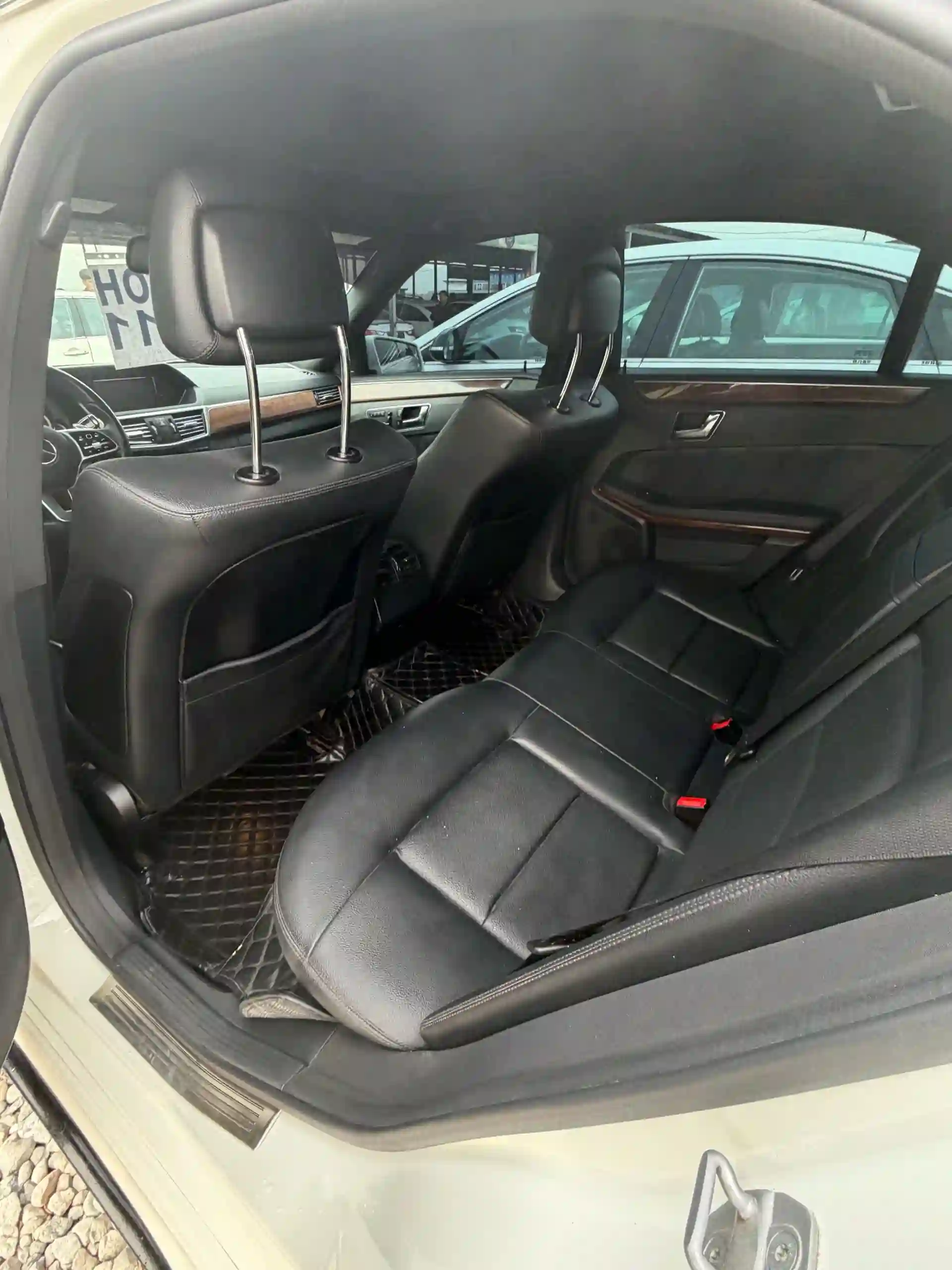 Mercedes-benz E class 2011