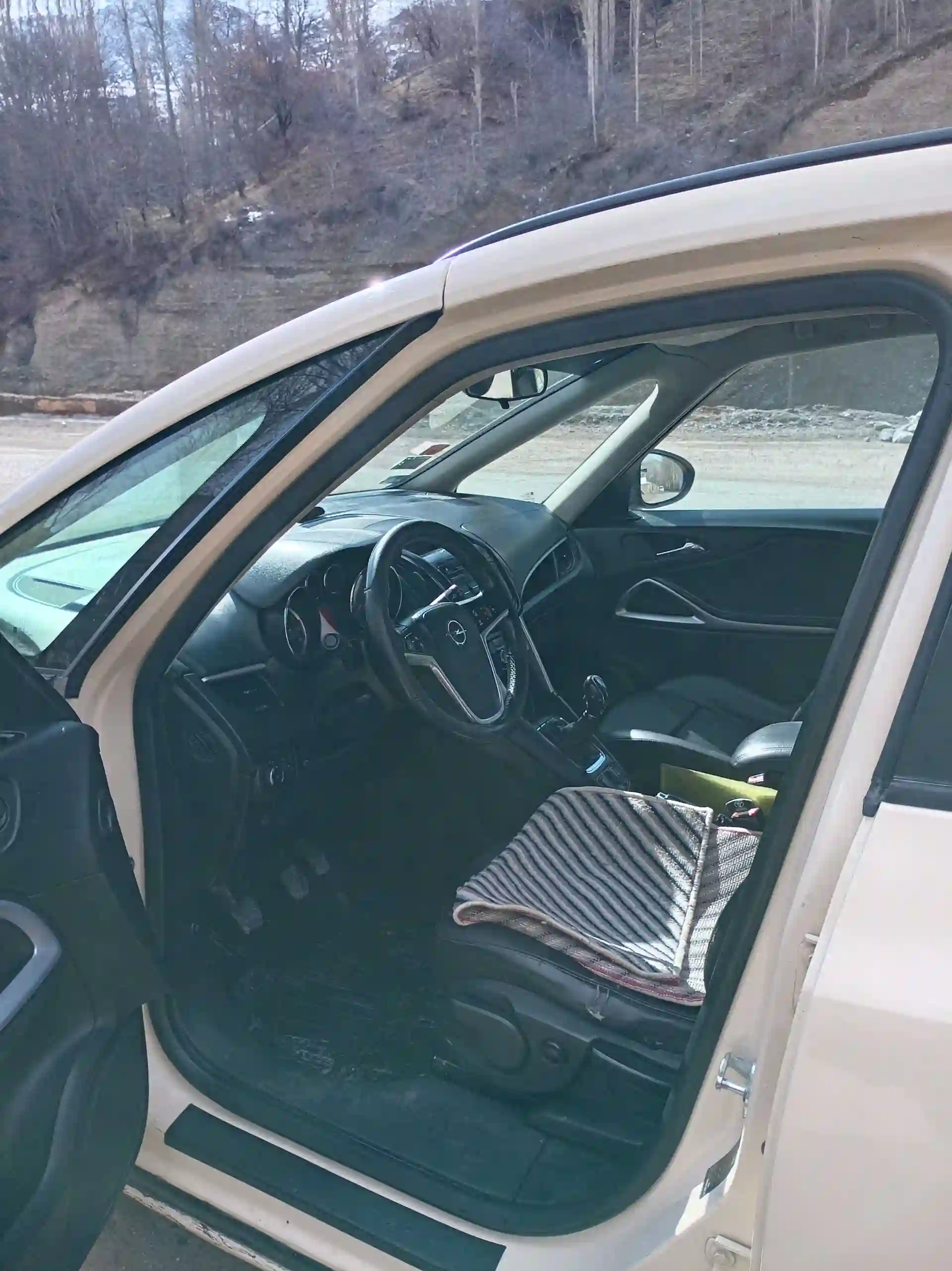 Opel Zafira 2013 — миниатюра 5