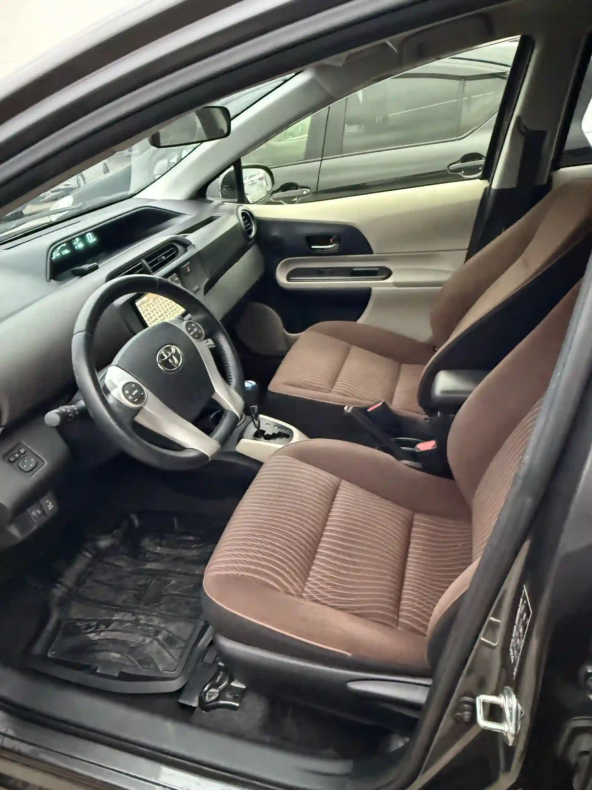 Toyota Aygo 2014 — миниатюра 8
