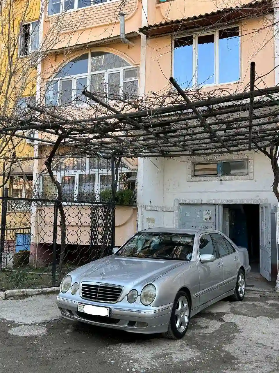 Mercedes-benz E class 2001