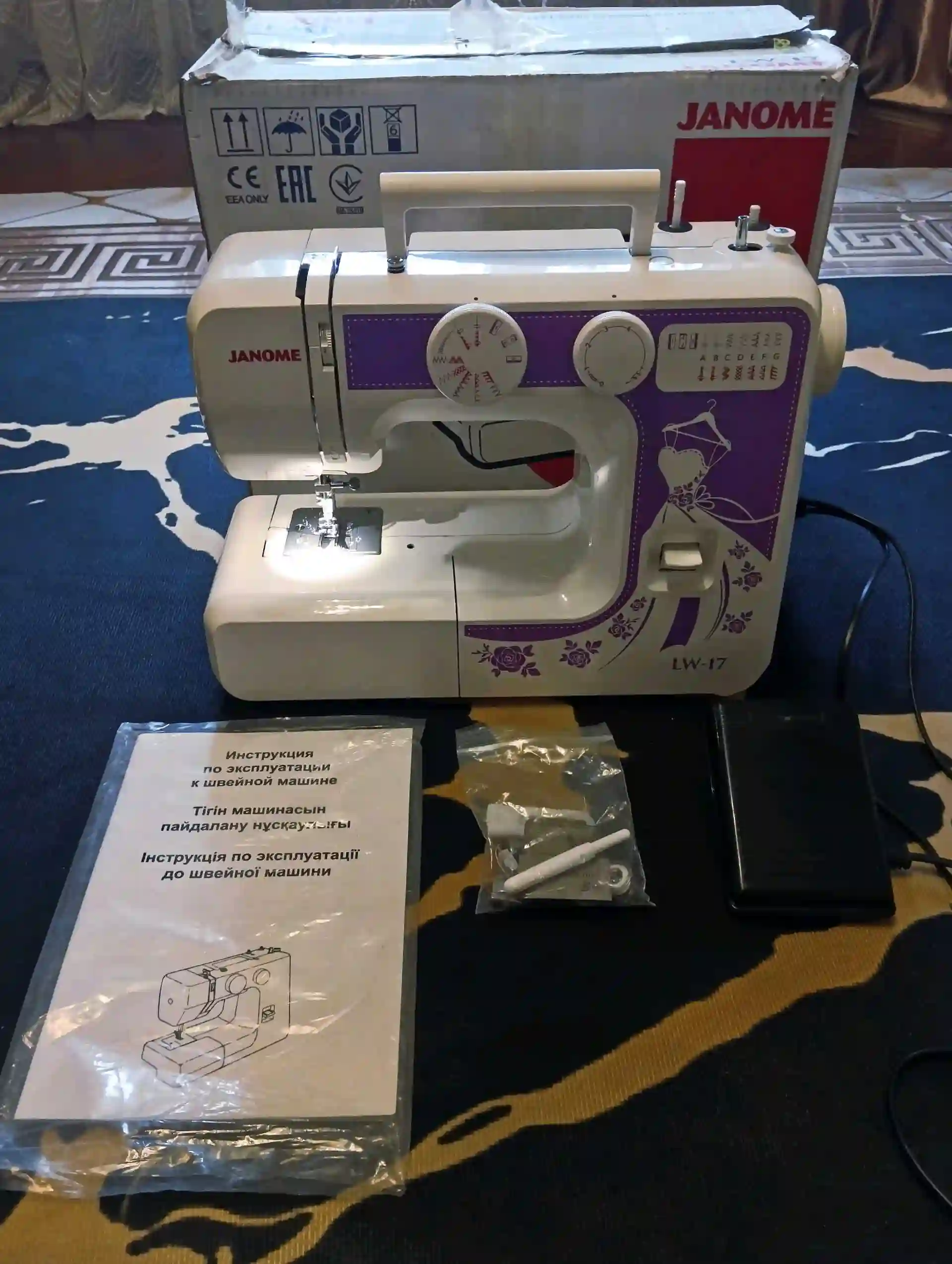 Швейная машинка Janome LW 17