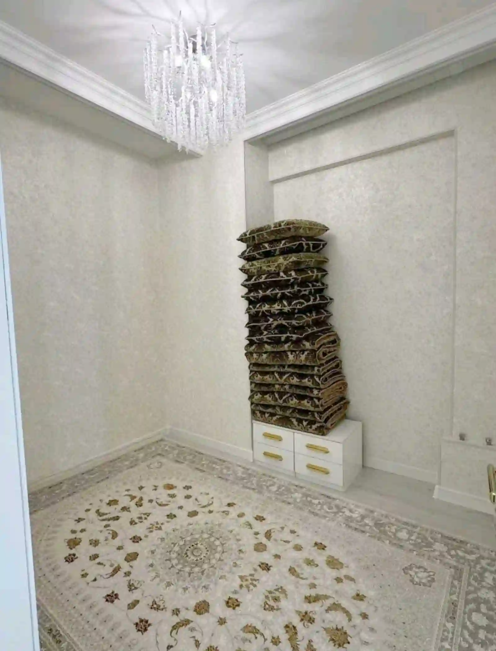 3-к квартира, 10 этаж, 72 м², Шохмансур