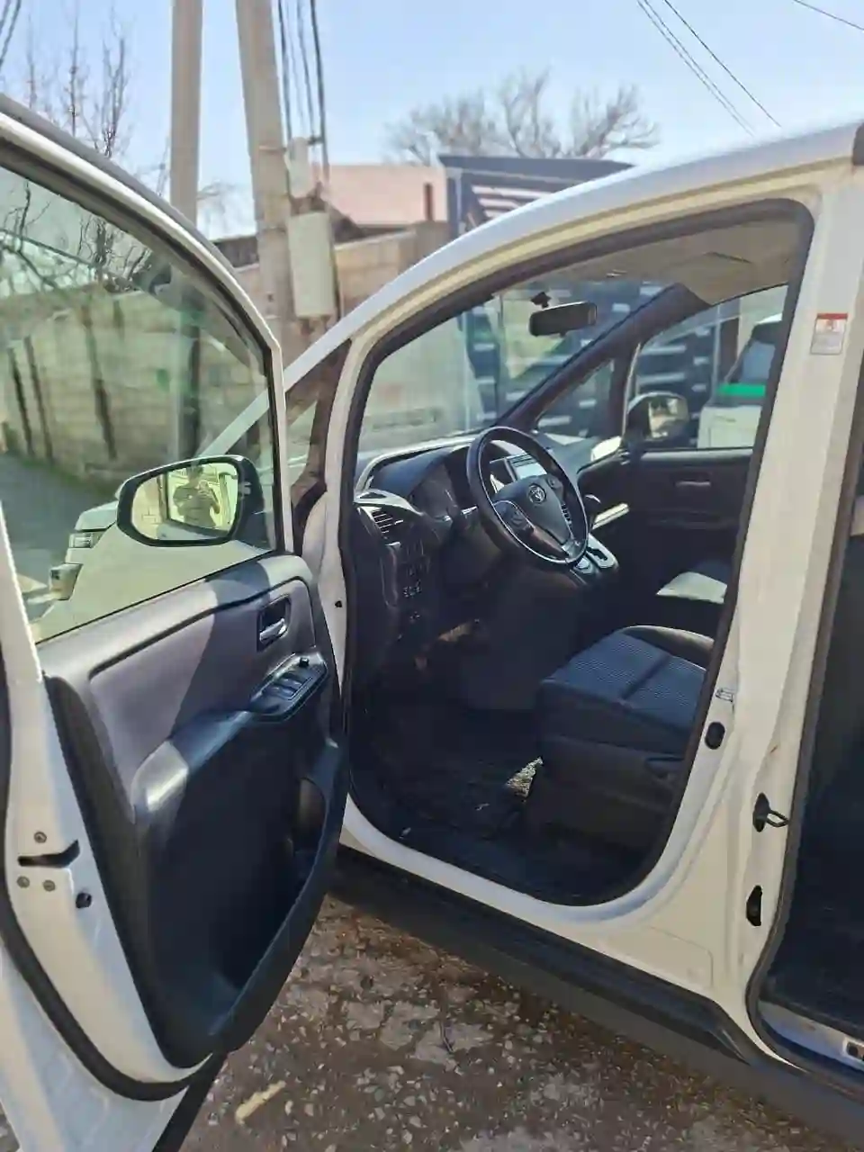 Toyota Noah 2014
