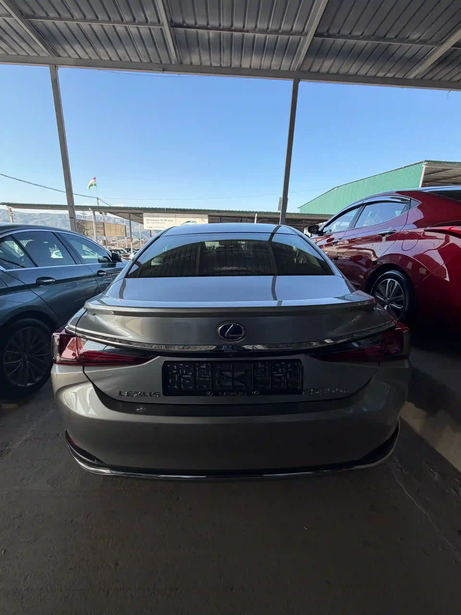 Lexus Es series 2018 — миниатюра 3