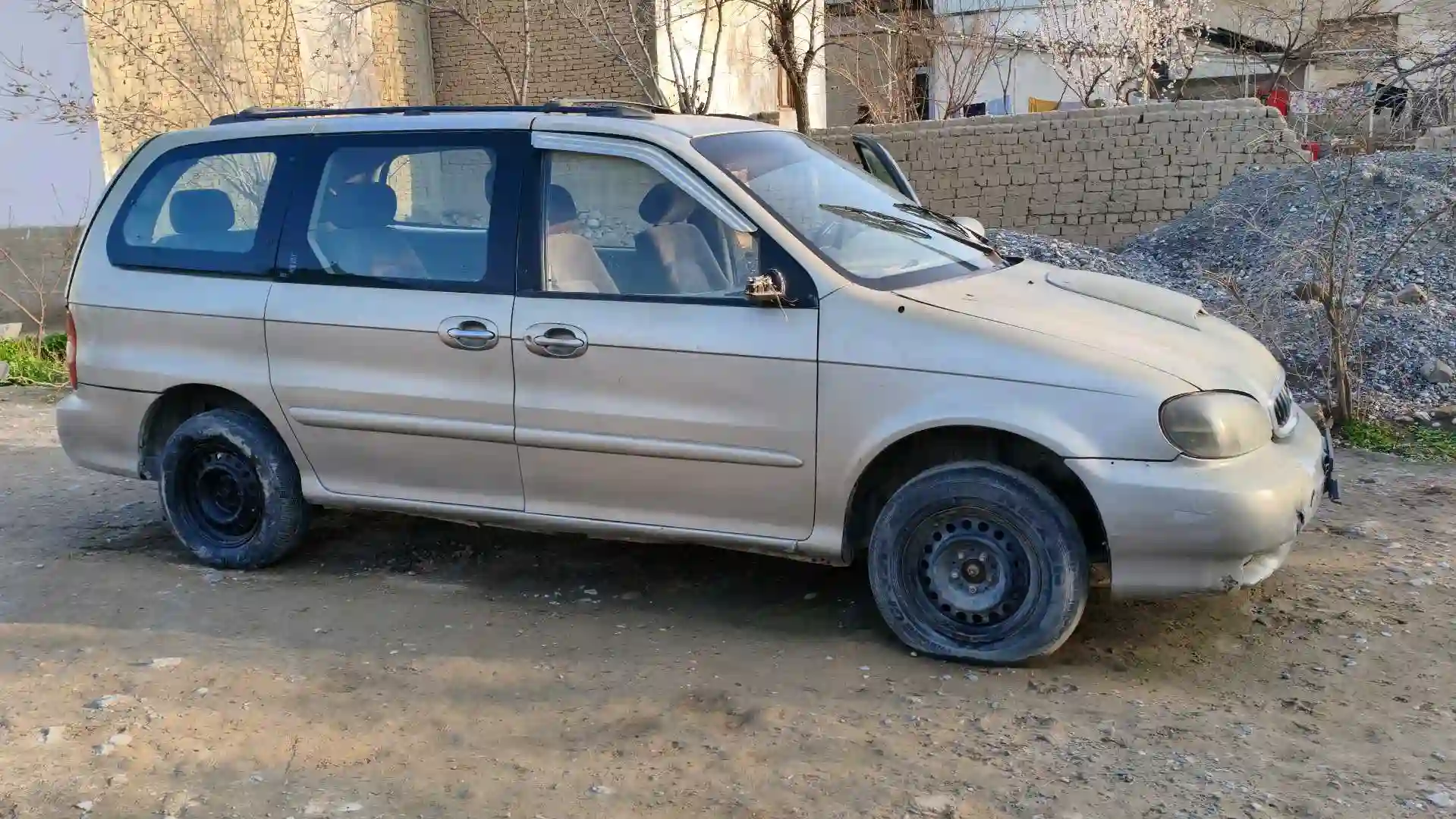 Kia Carnival 2000