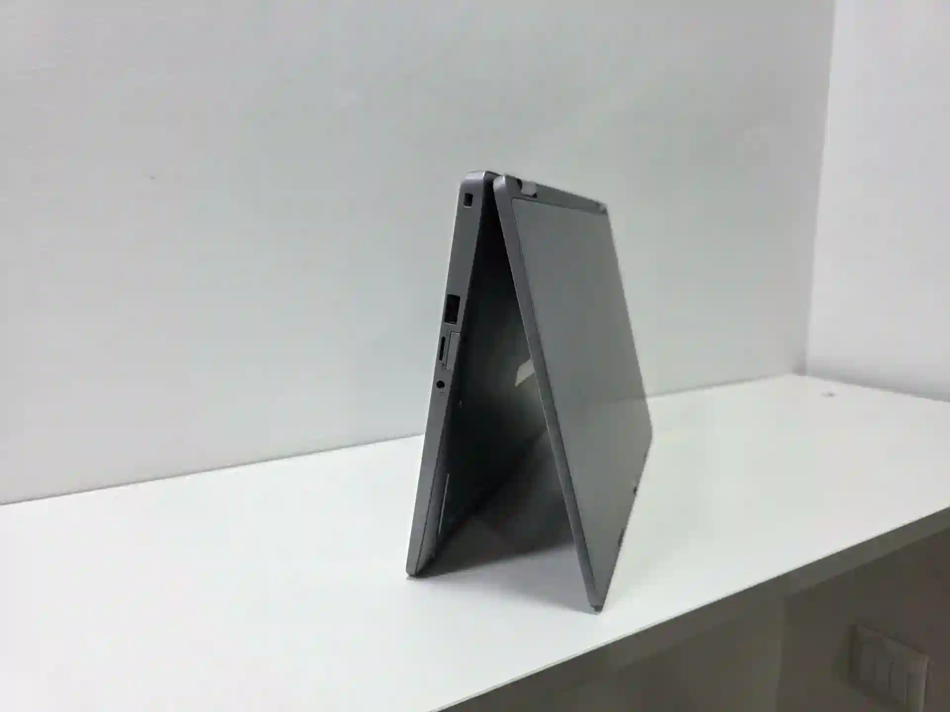 Сенсорный X360 DEL Intel Core i5-10310U / 8GB /256