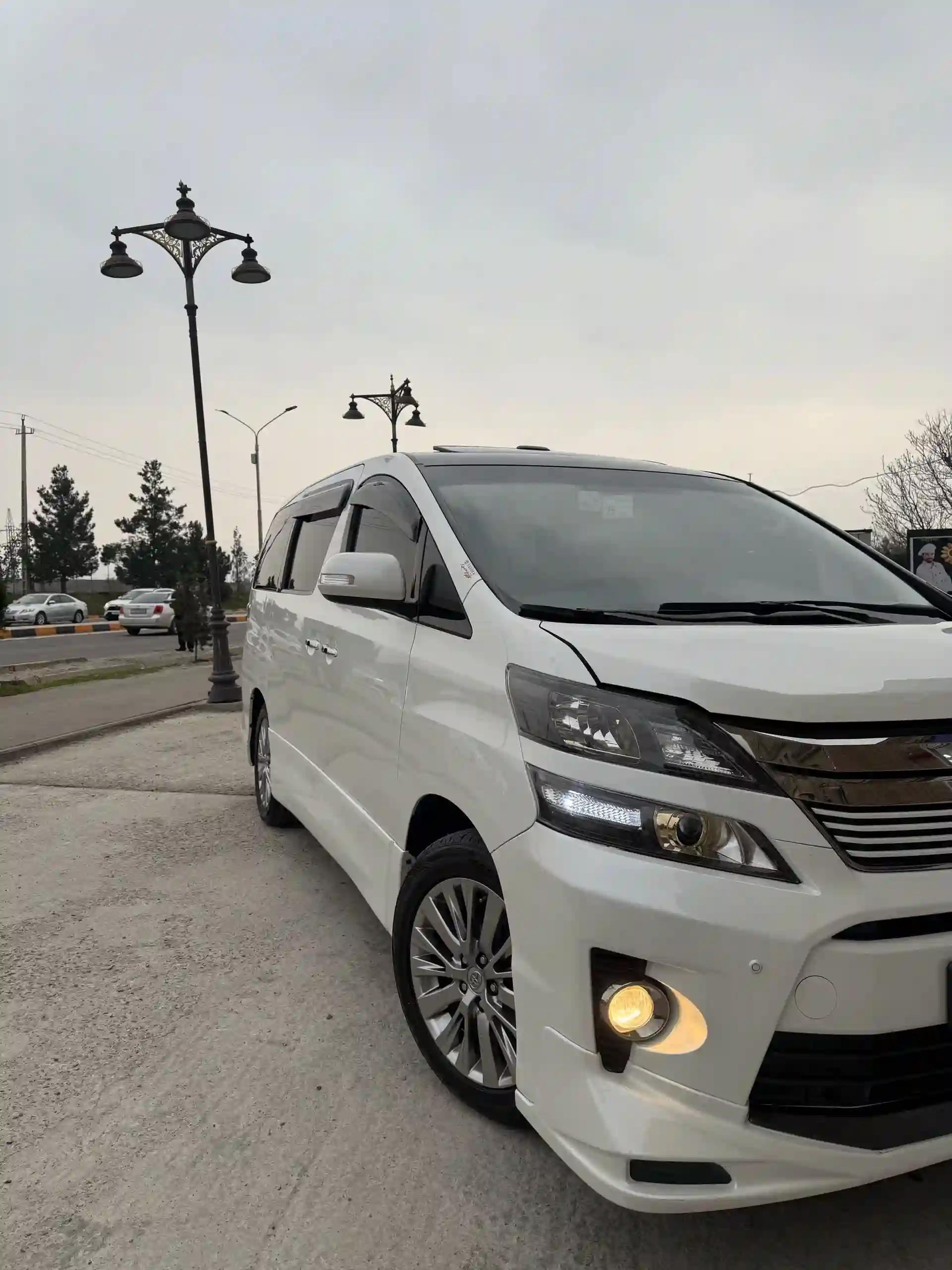Toyota Vellfire 2014
