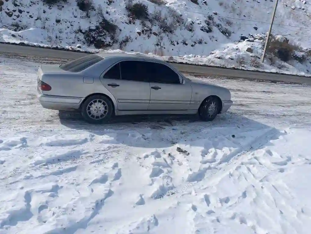 Mercedes-benz E class 1997 — миниатюра 3