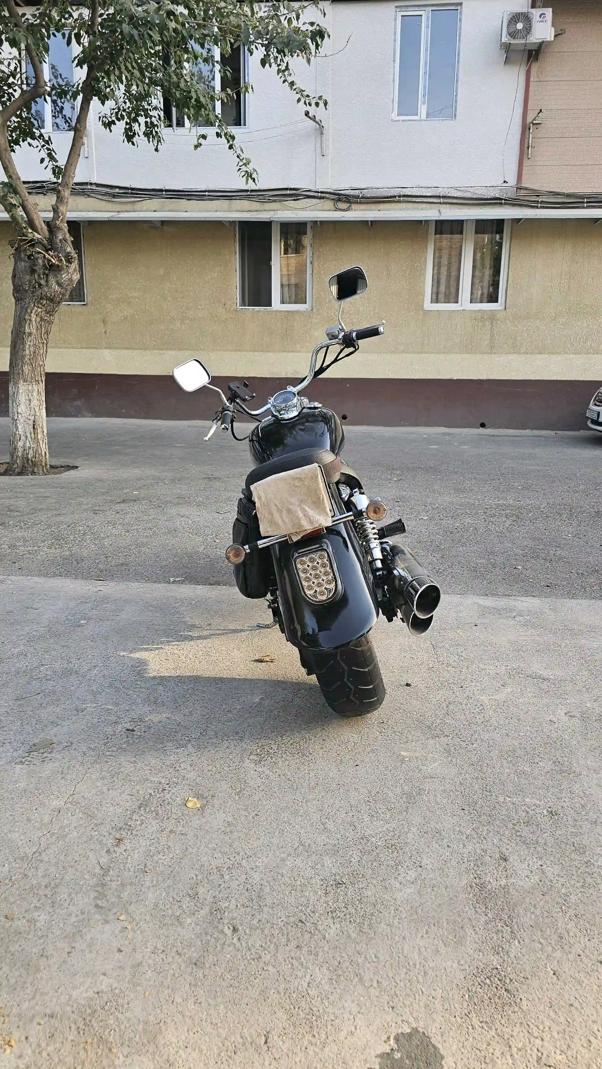 Hyosung Aquila st7 