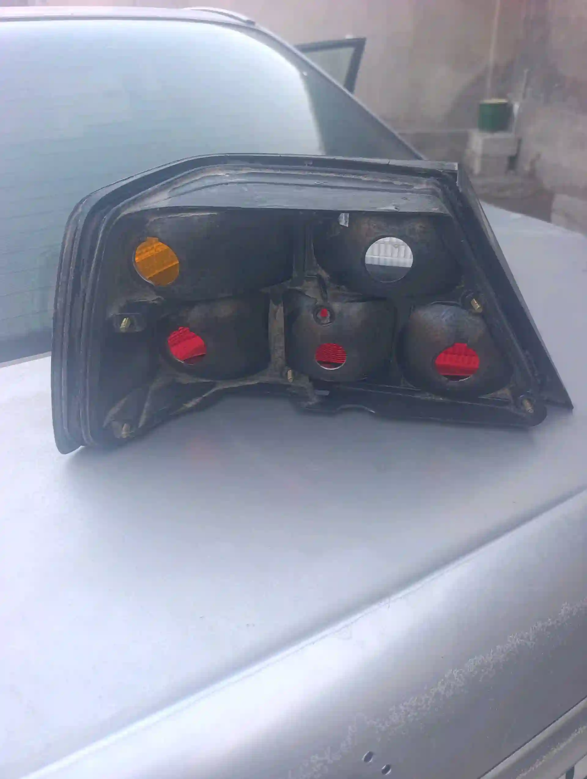 задни прави фар от Мерседес бенс124кузово