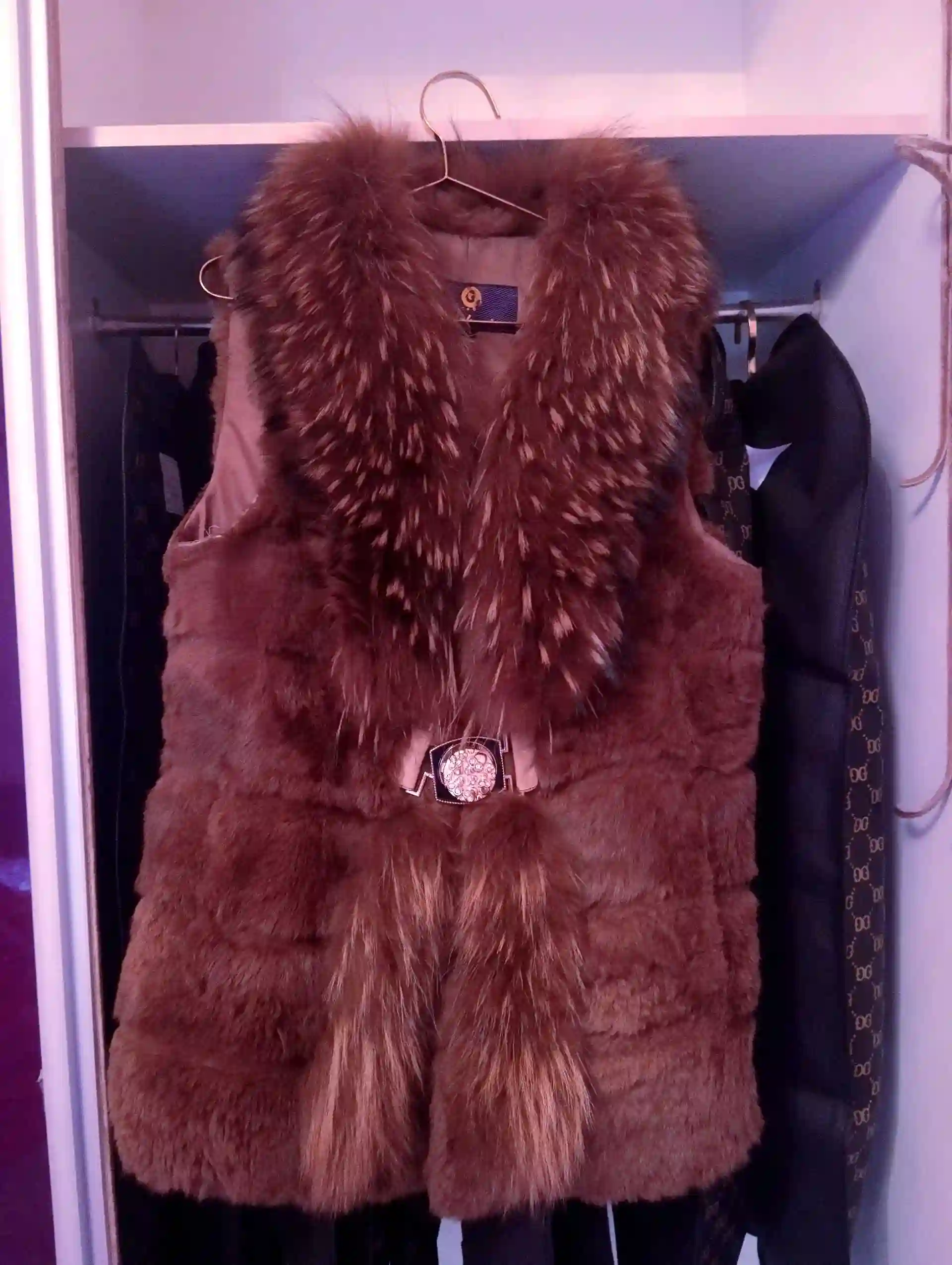 Безрукавка из натурального меха 