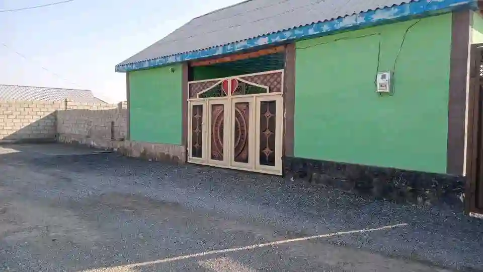 1 этажный, 3-комн. дом, 200 м², 9 соток, уяли