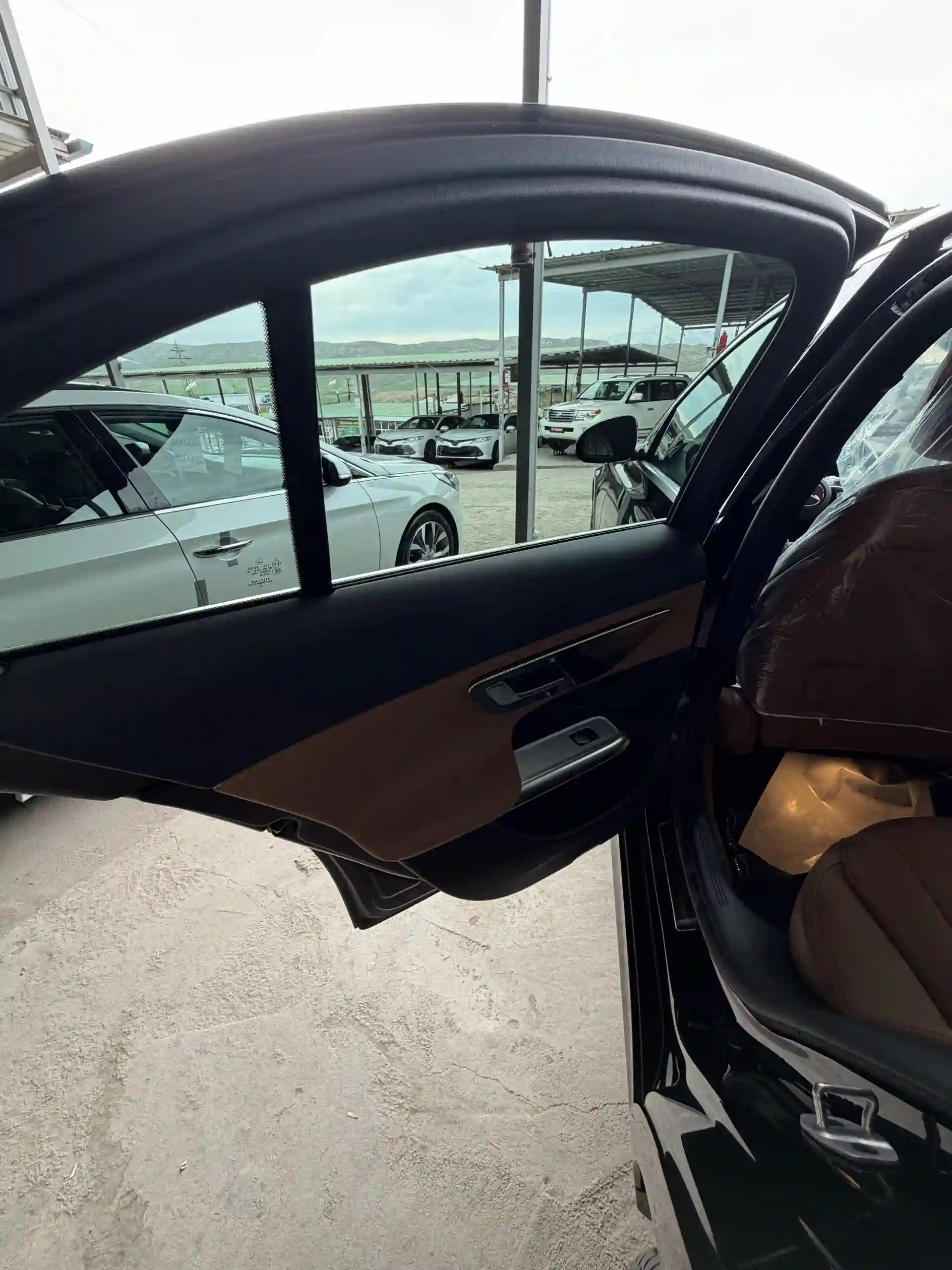 Mercedes-benz EQC 2025 — миниатюра 7