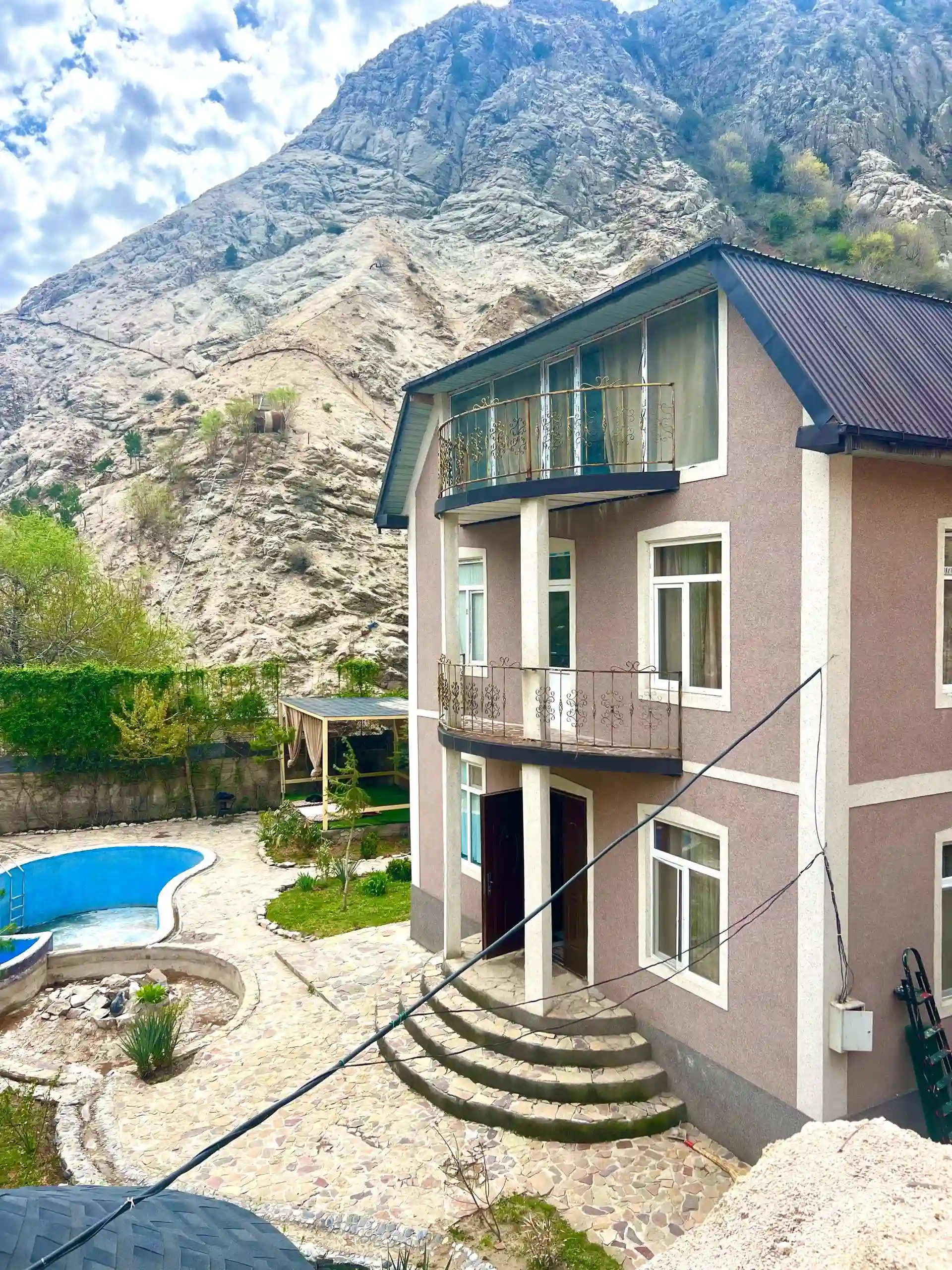 3 этажный, 4-комн. дом, 3003 м², н. Варзоб 34 км