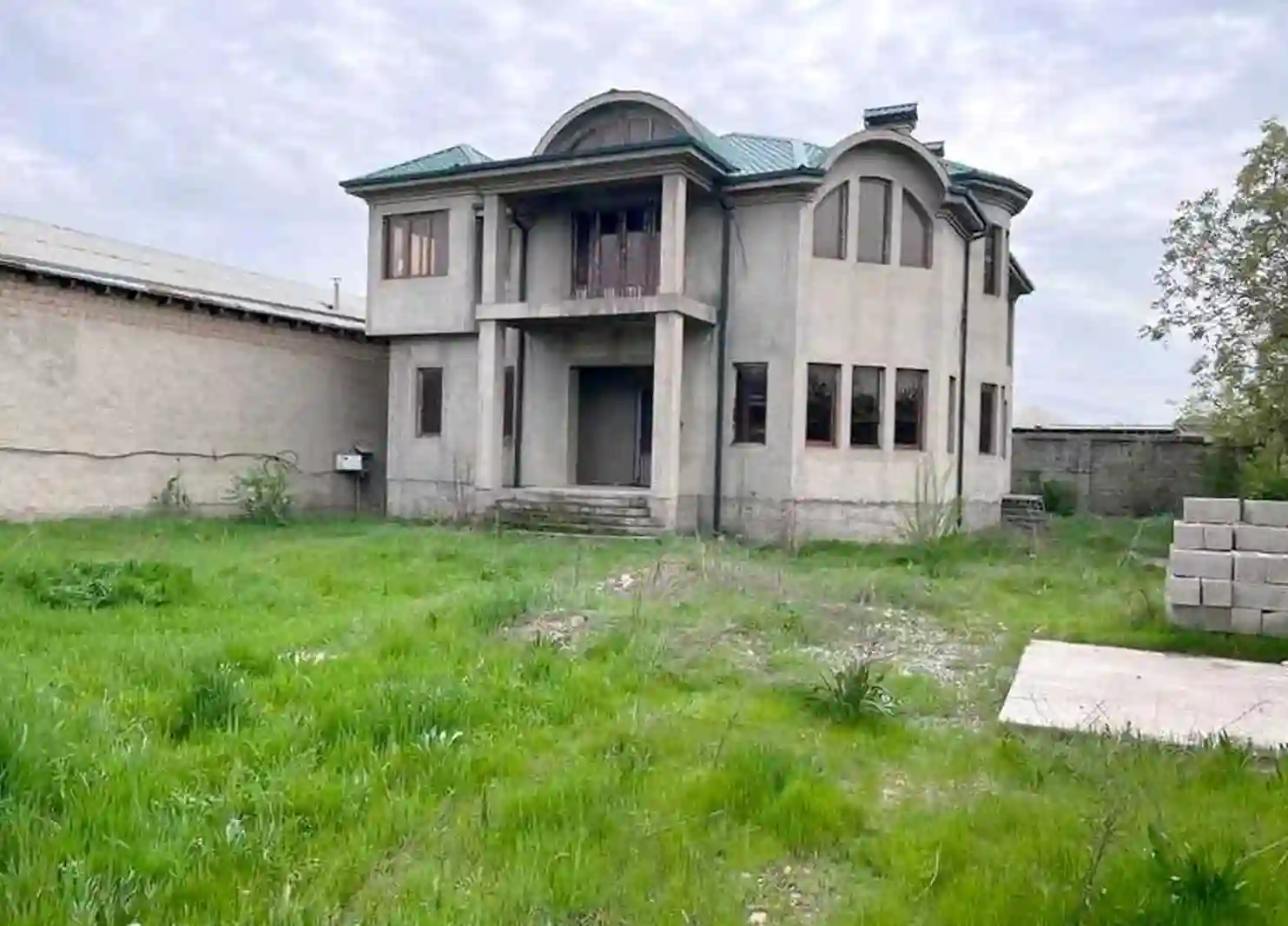 2 этажный, 8-комн. дом, 3002 м², 10 соток, Фирдавси