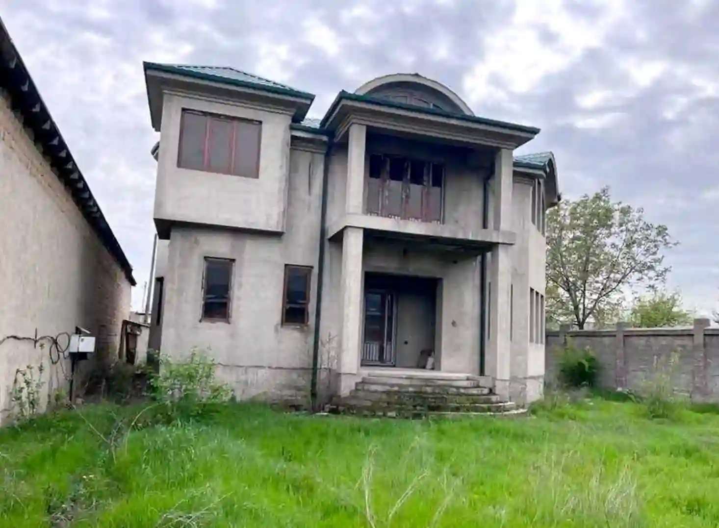 2 этажный, 8-комн. дом, 3002 м², 10 соток, Фирдавси