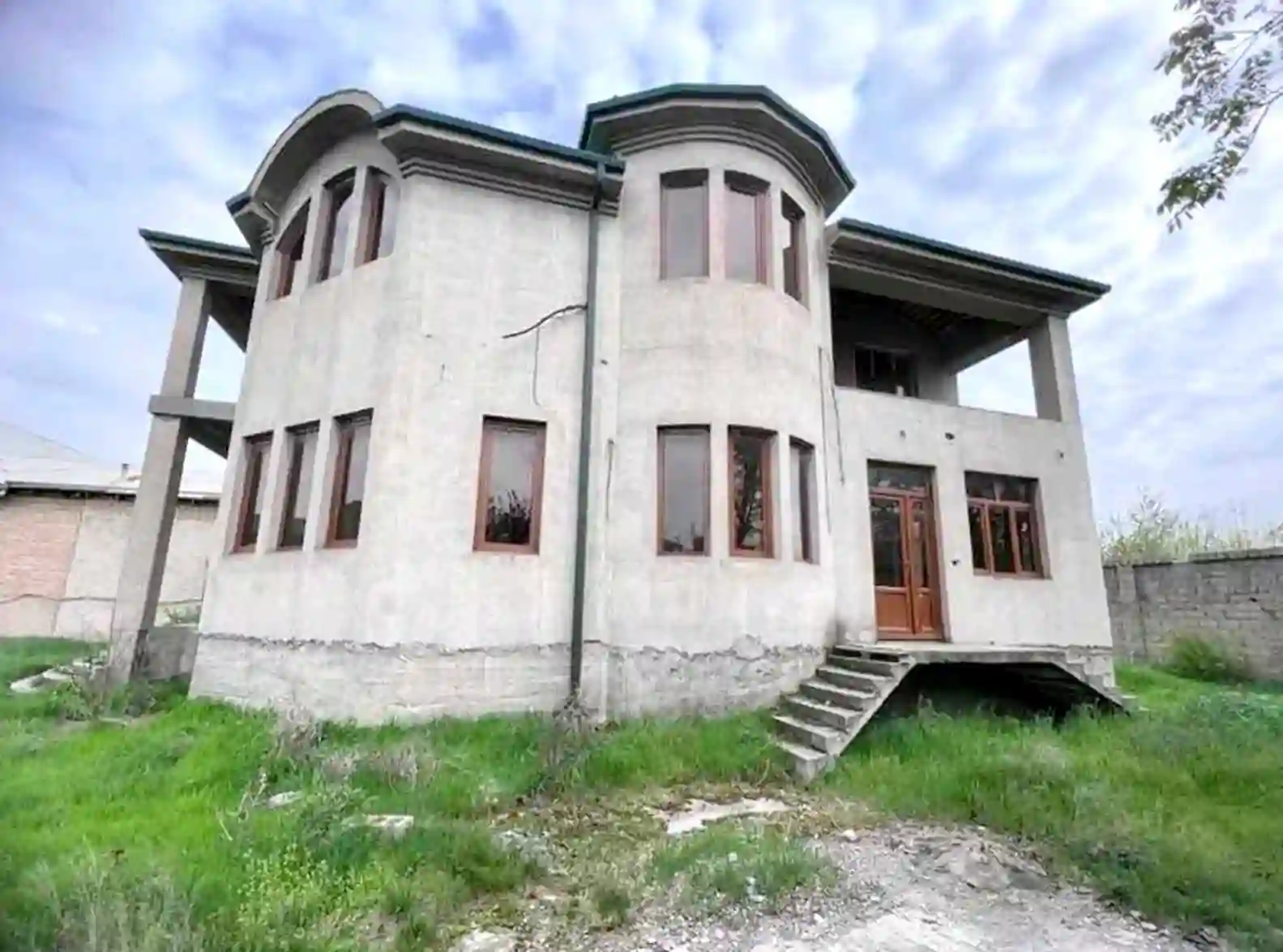 2 этажный, 8-комн. дом, 3002 м², 10 соток, Фирдавси