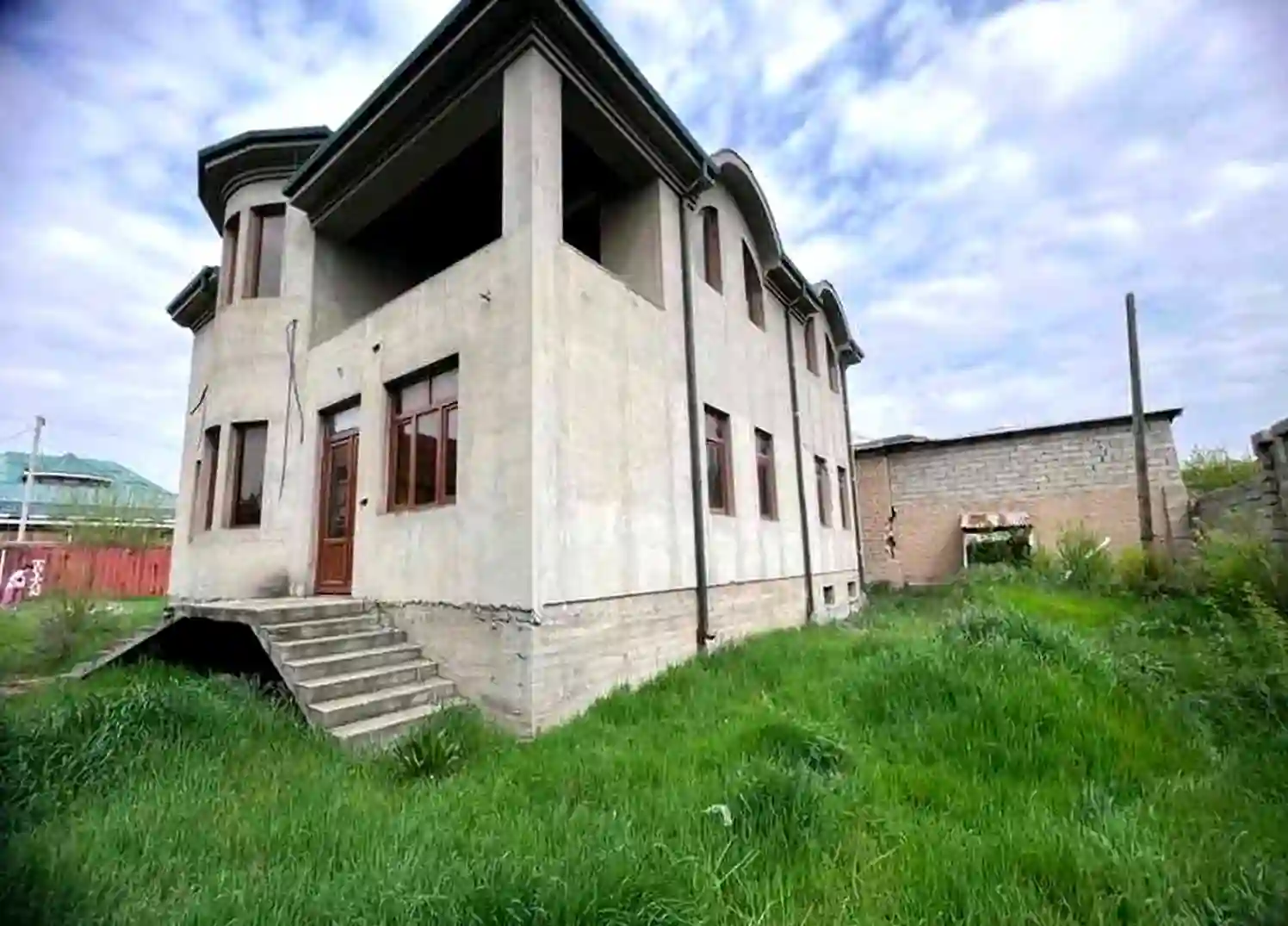2 этажный, 8-комн. дом, 3002 м², 10 соток, Фирдавси