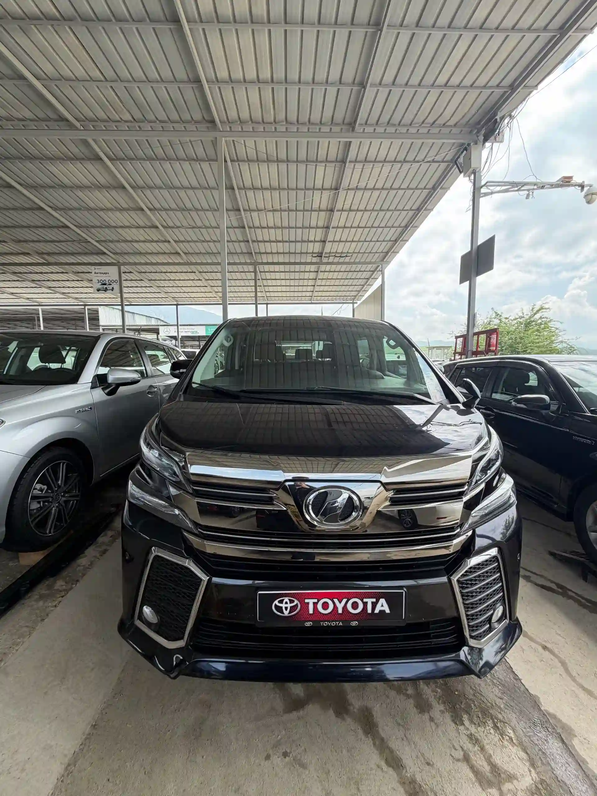 Toyota Vellfire 2015