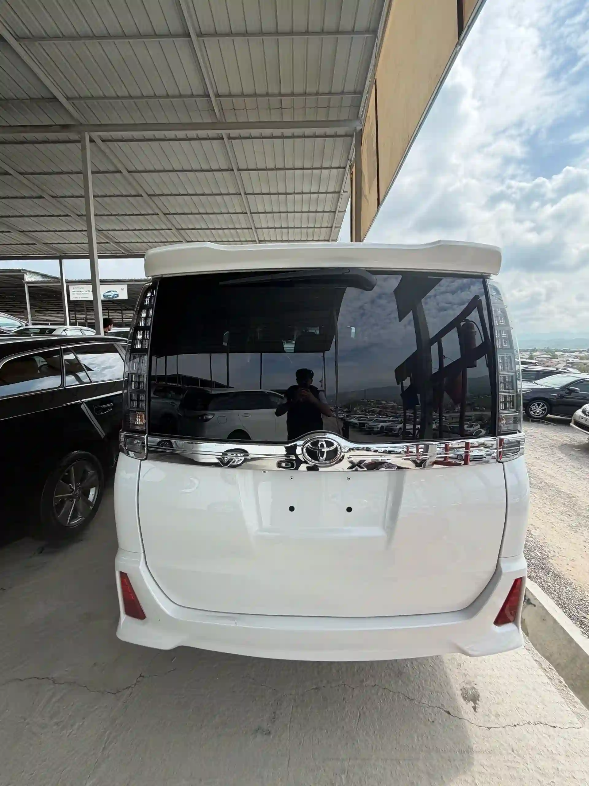 Toyota Voxy 2014 — миниатюра 3