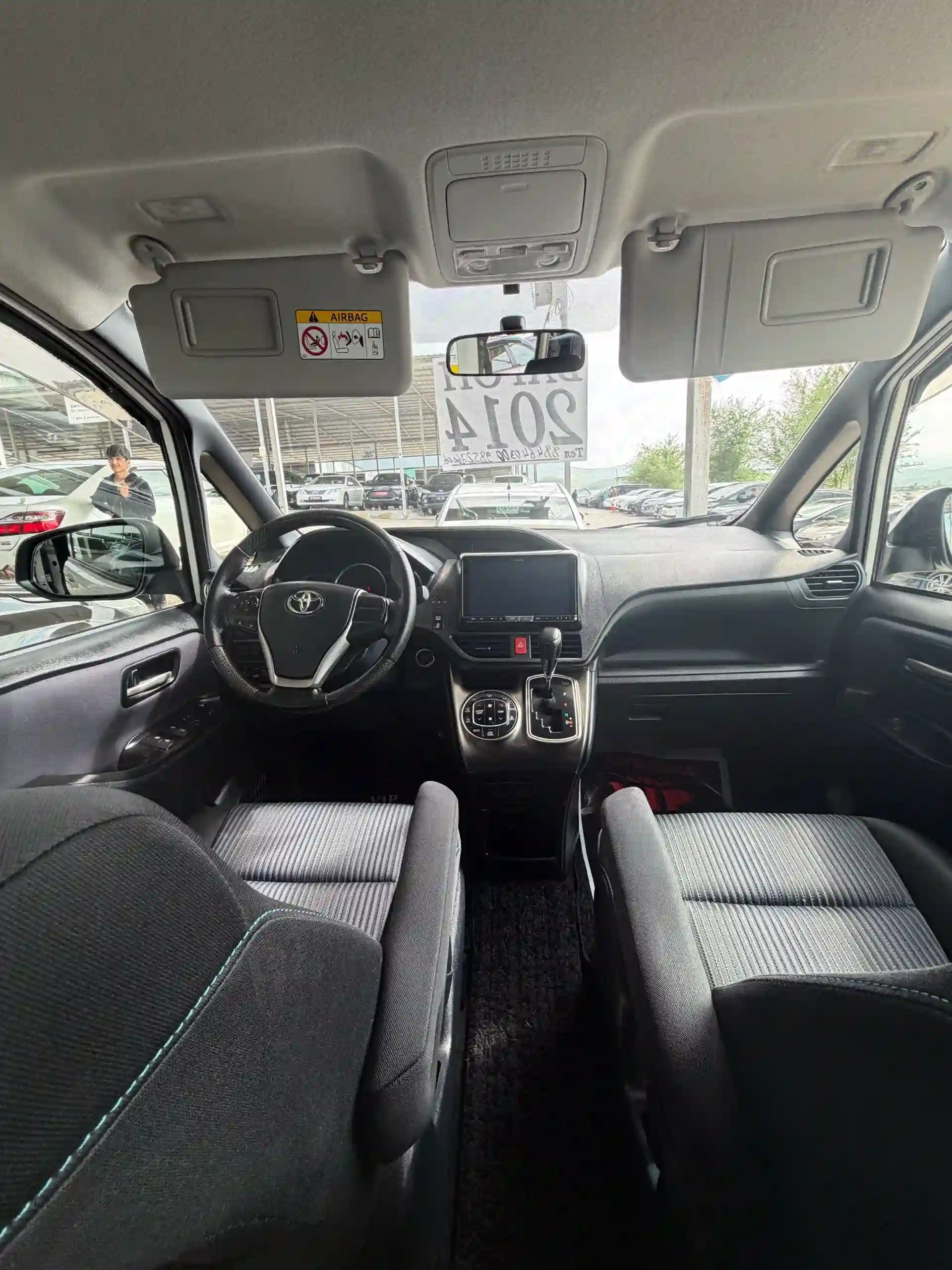 Toyota Voxy 2014 — миниатюра 5