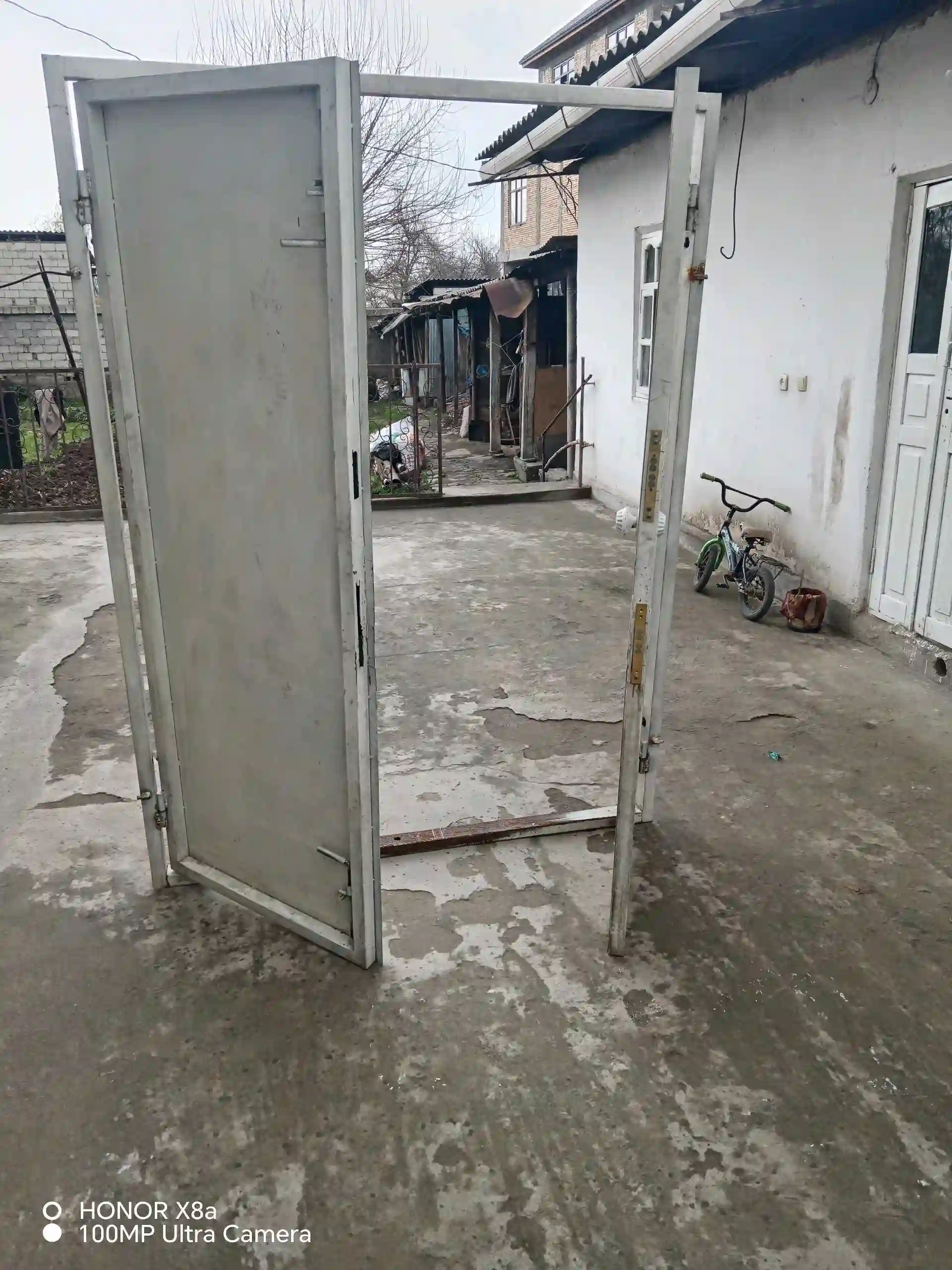 двери железной...Дари охании дутабака.
