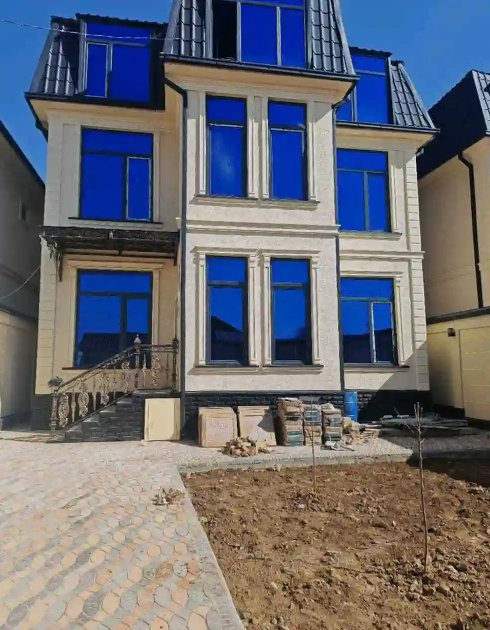 3 этажный, 8-комн. дом, 200 м², 2 соток, Сино