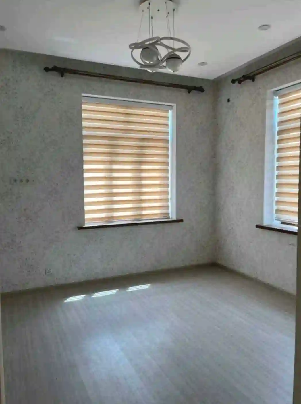 3 этажный, 6-комн. дом, 330 м², 7 соток, Сино