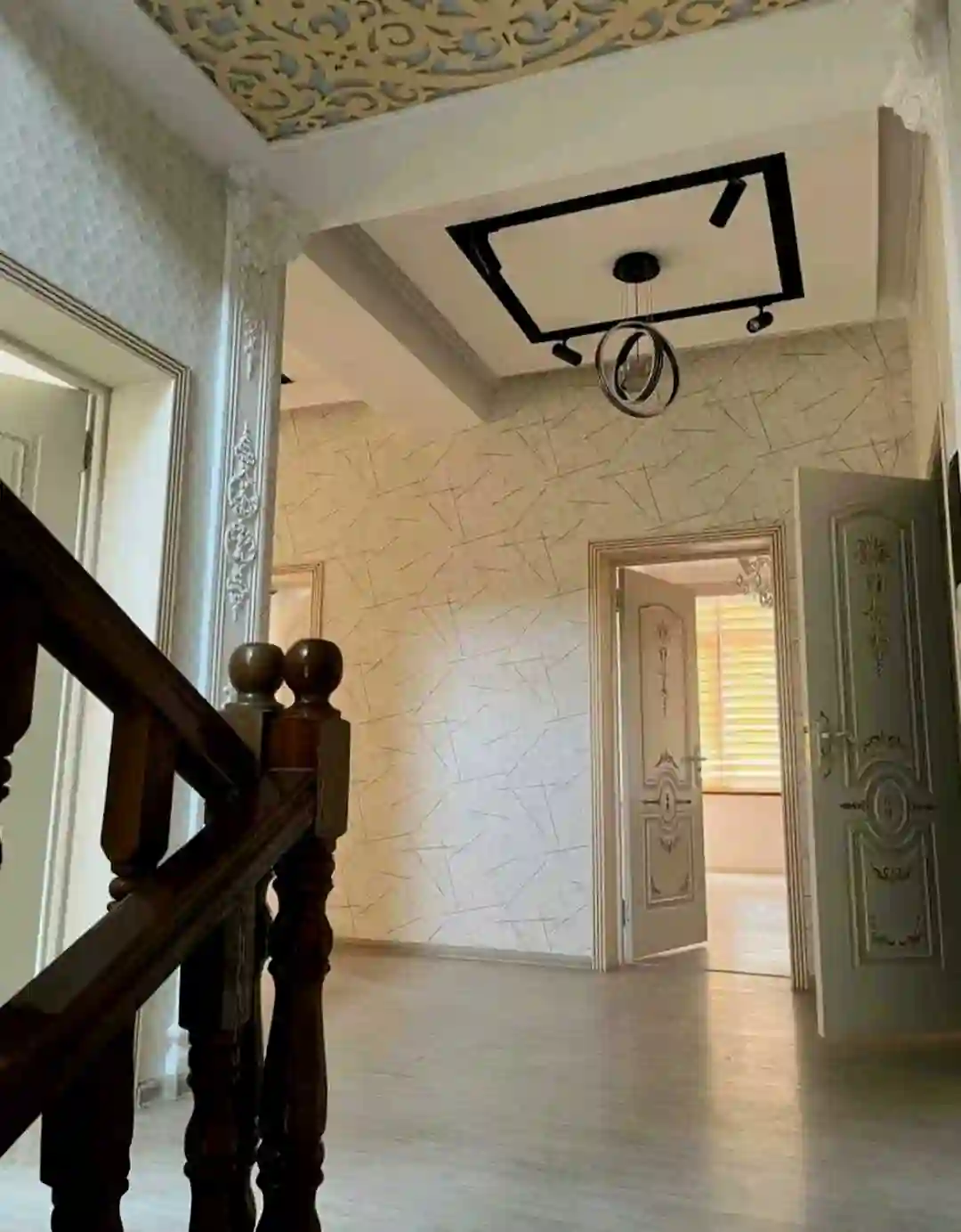 3 этажный, 6-комн. дом, 330 м², 7 соток, Сино