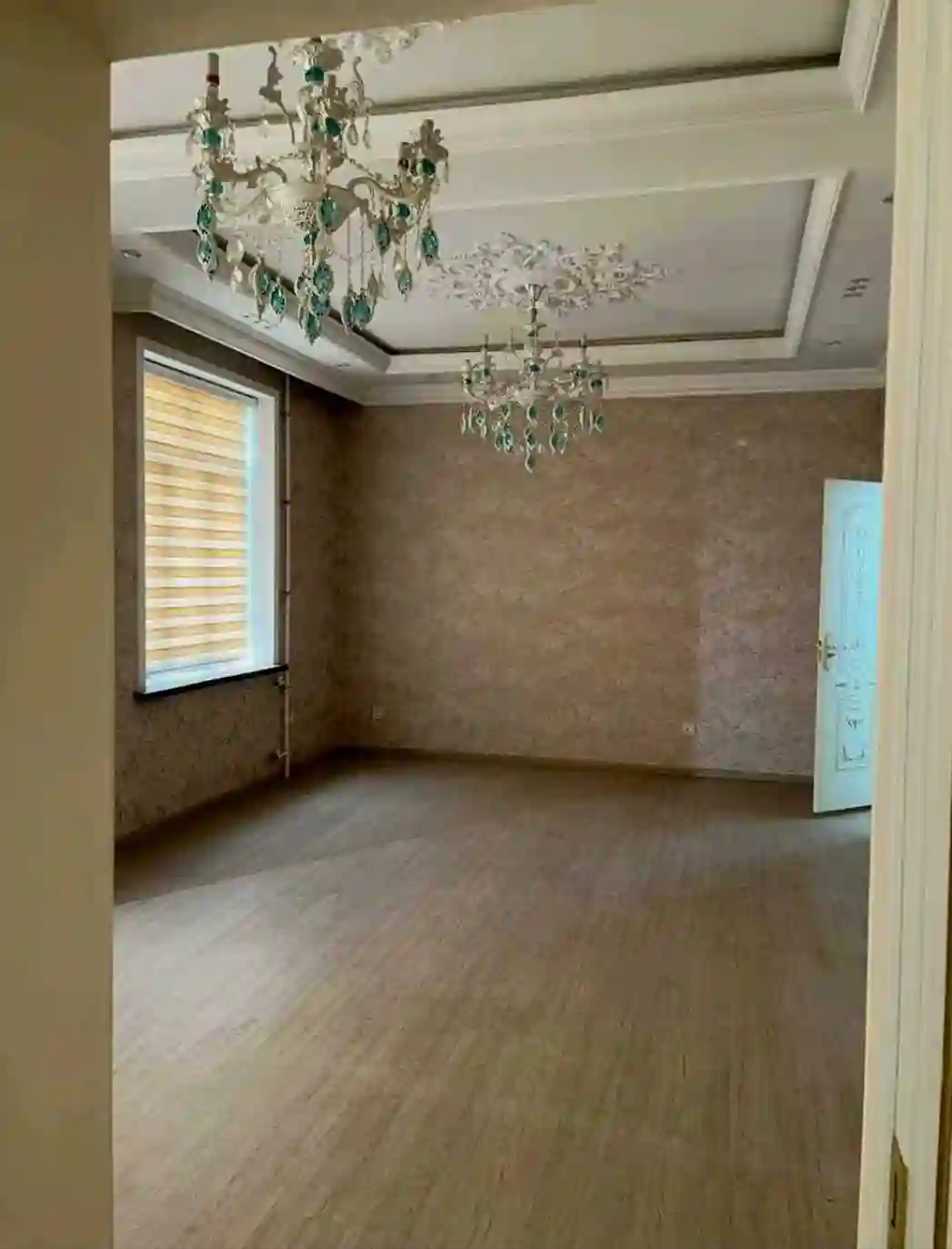 3 этажный, 6-комн. дом, 330 м², 7 соток, Сино
