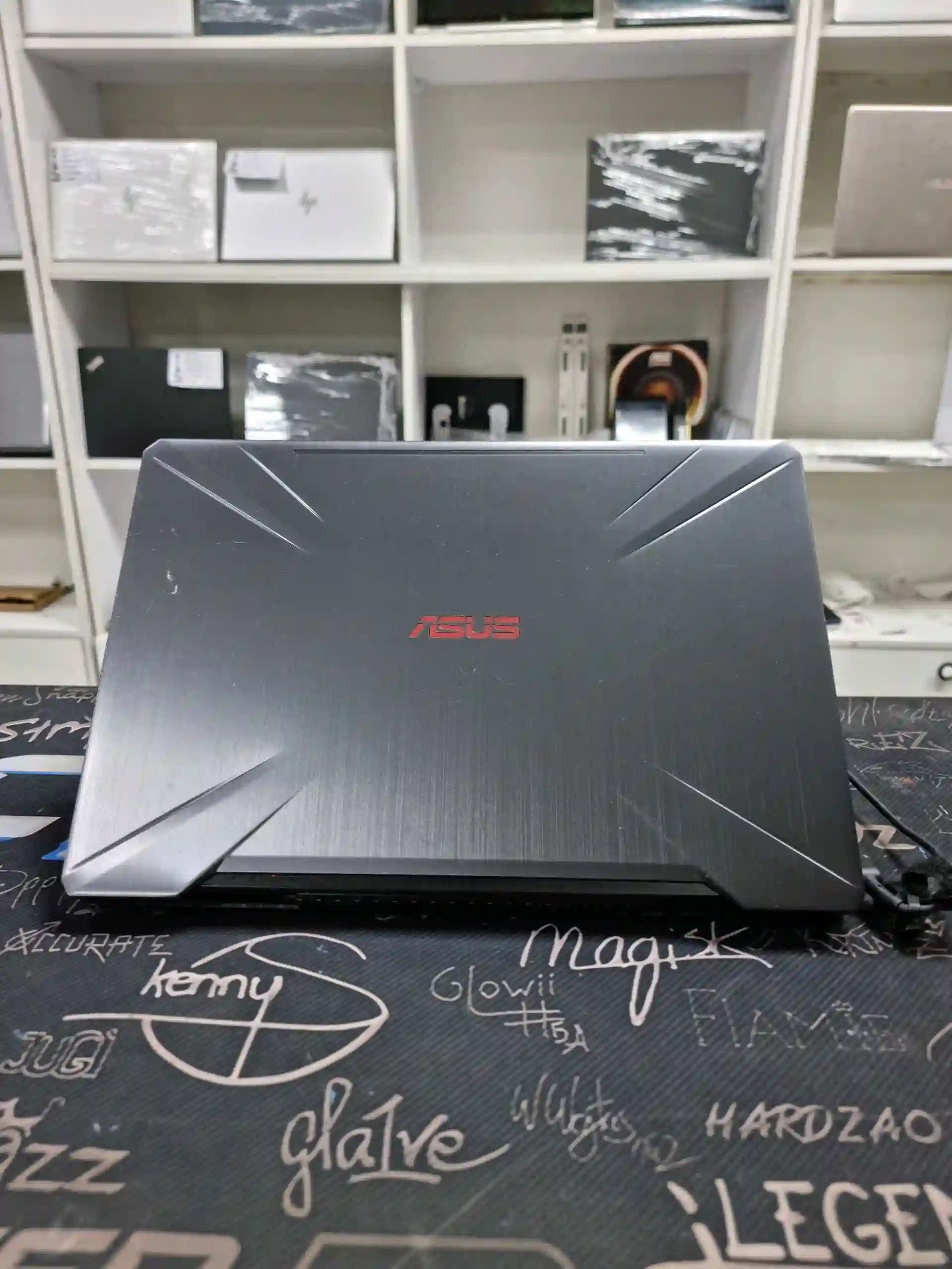  игравой ноутбук asus Core i7 8th ram 16gb ssd 256