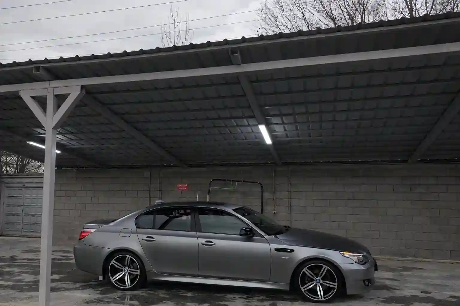BMW 5 series 2010 — миниатюра 2