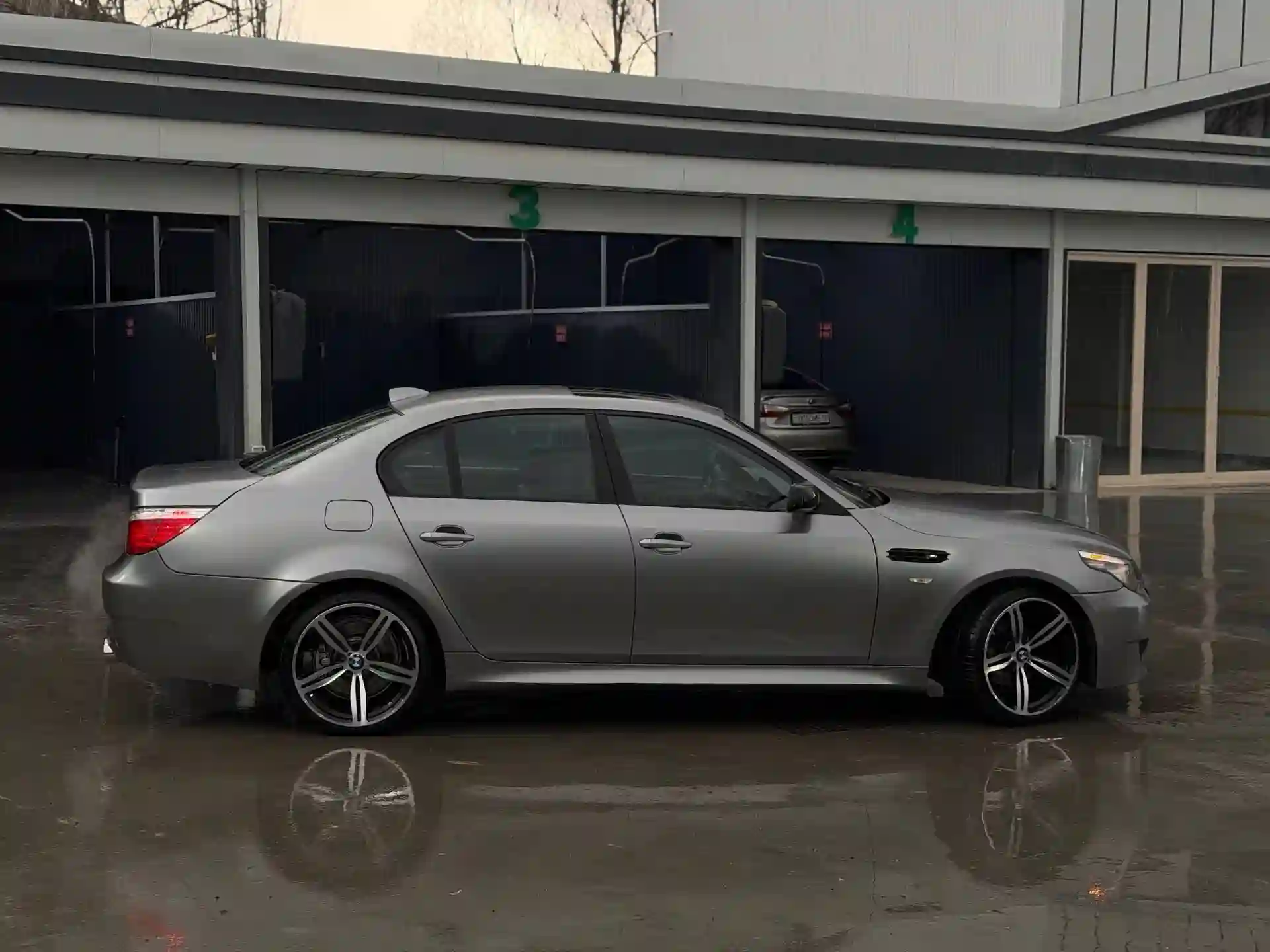 BMW 5 series 2010 — миниатюра 5