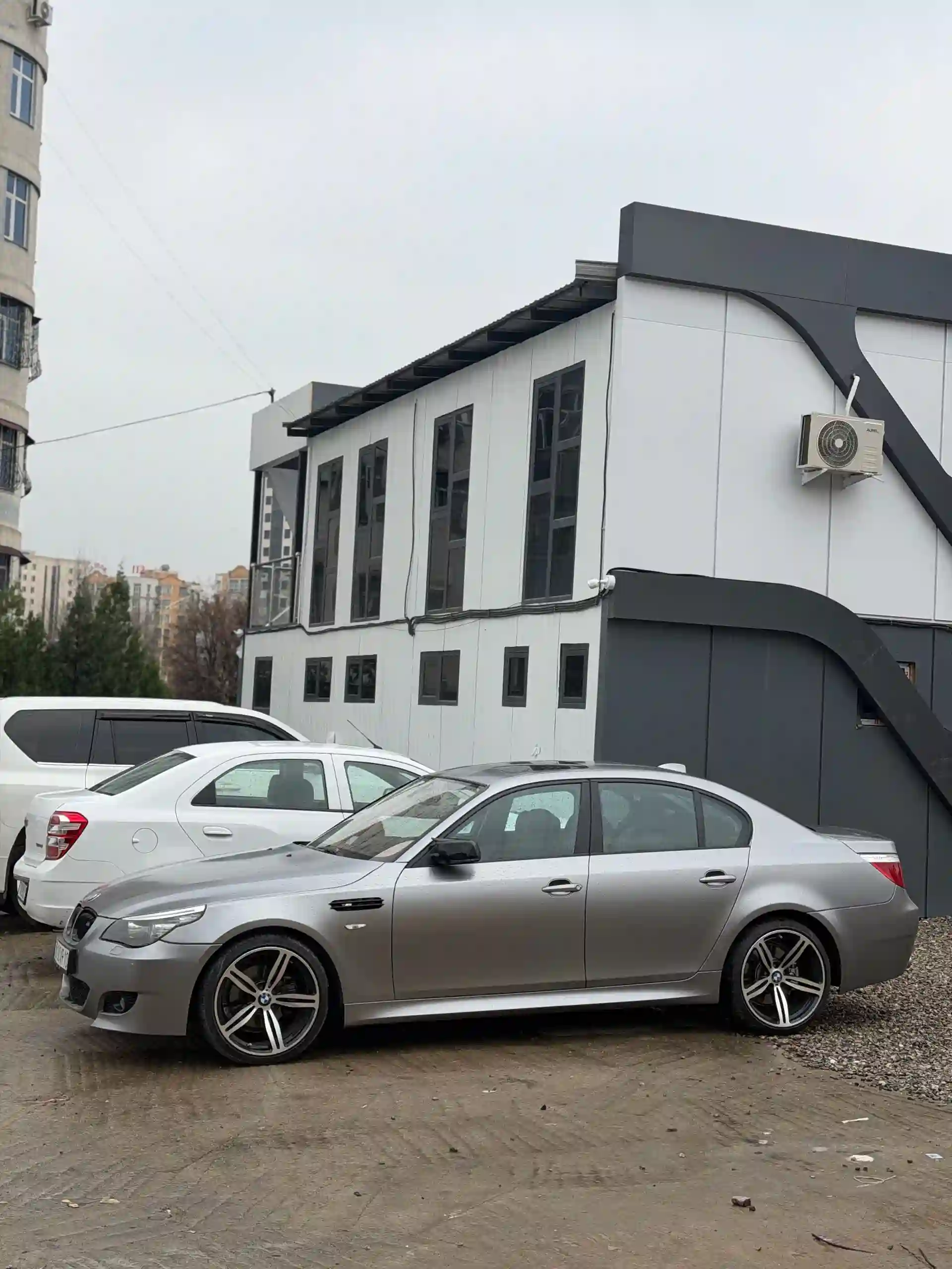 BMW 5 series 2010 — миниатюра 6