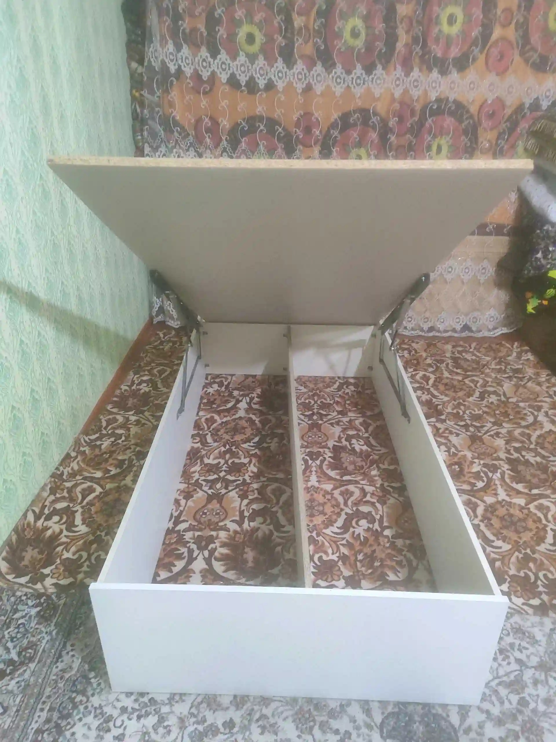 Диван