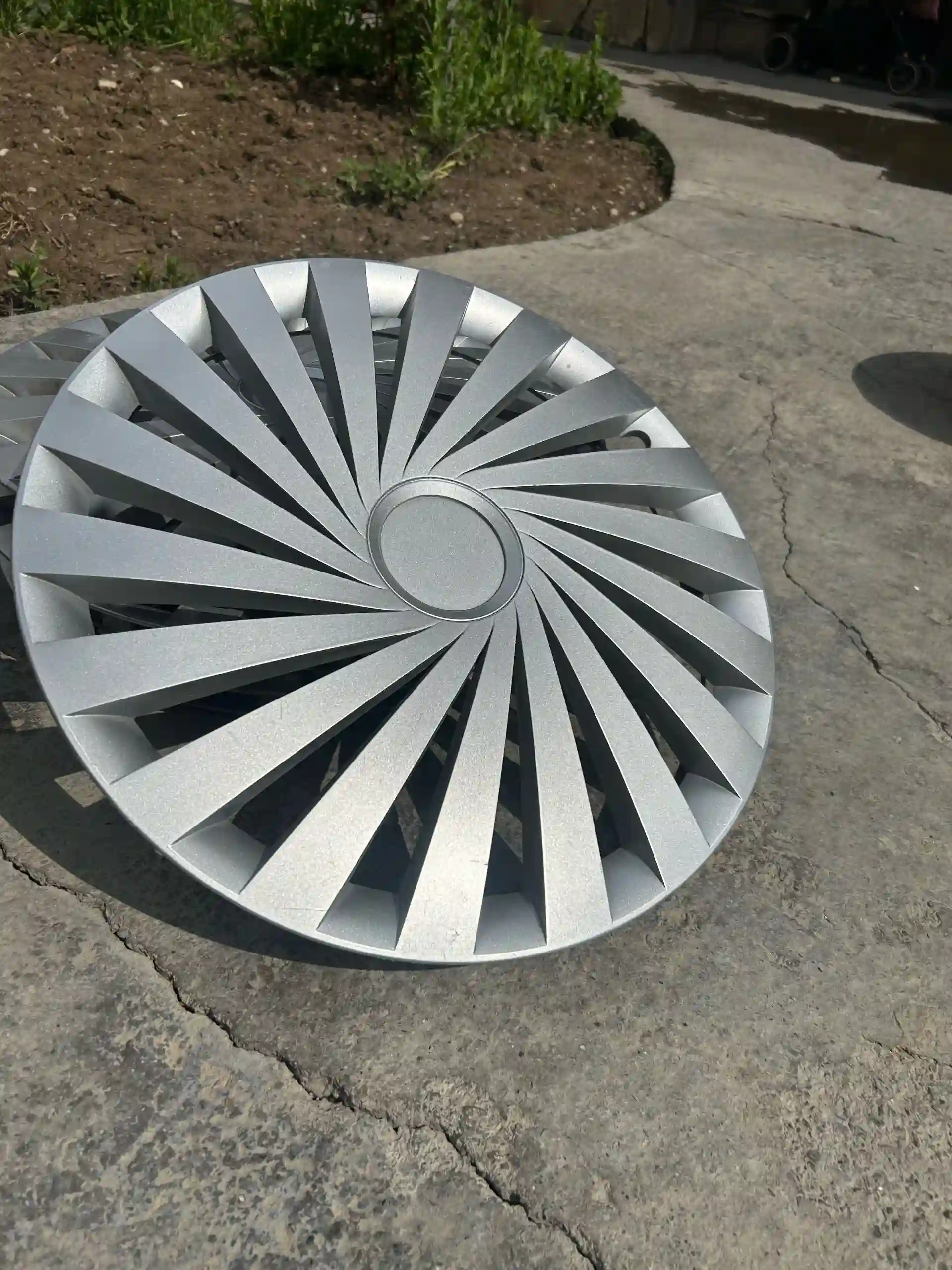 калпак для машин оригинал новый без дефектовR16