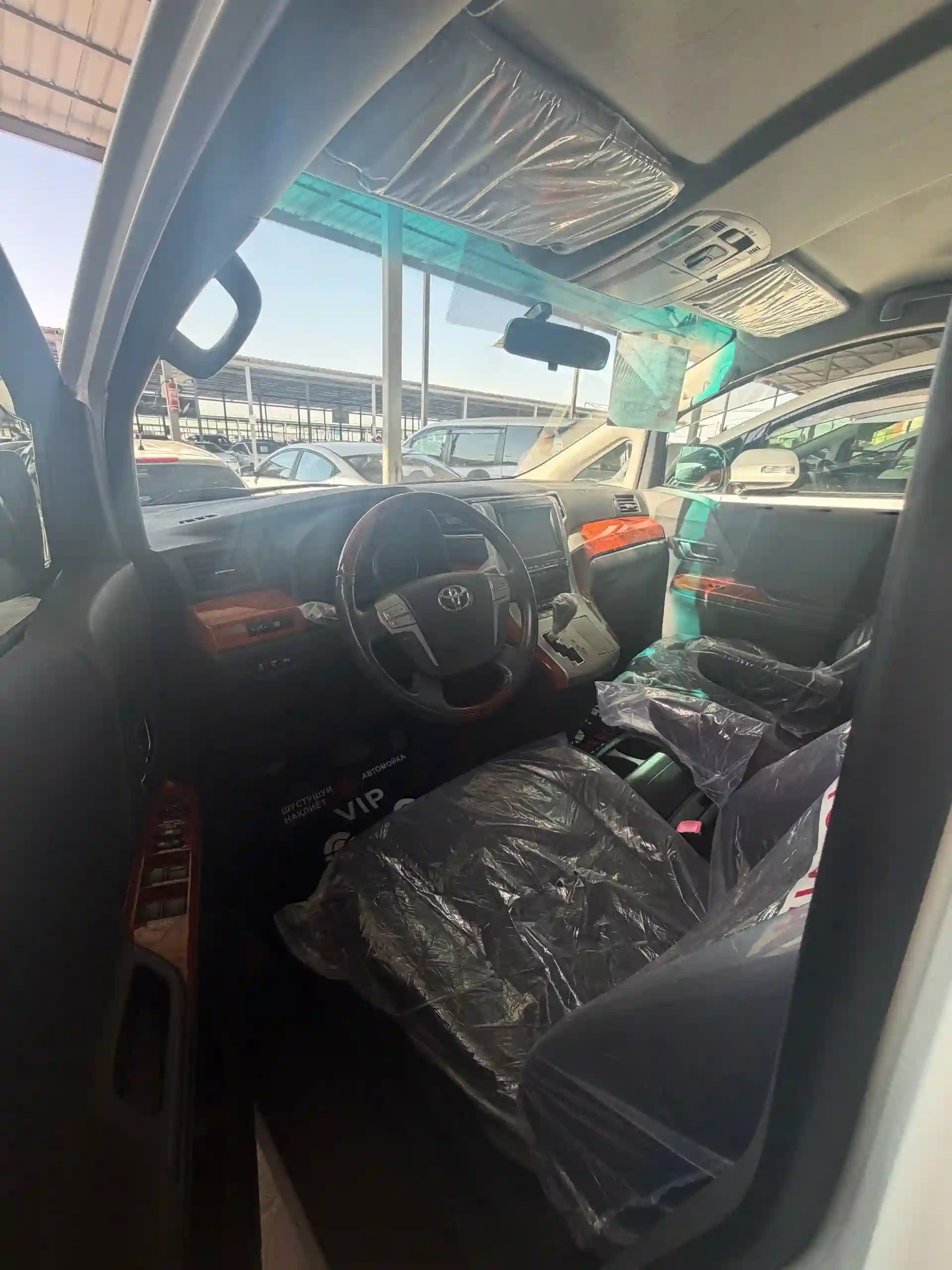 Toyota Vellfire 2010