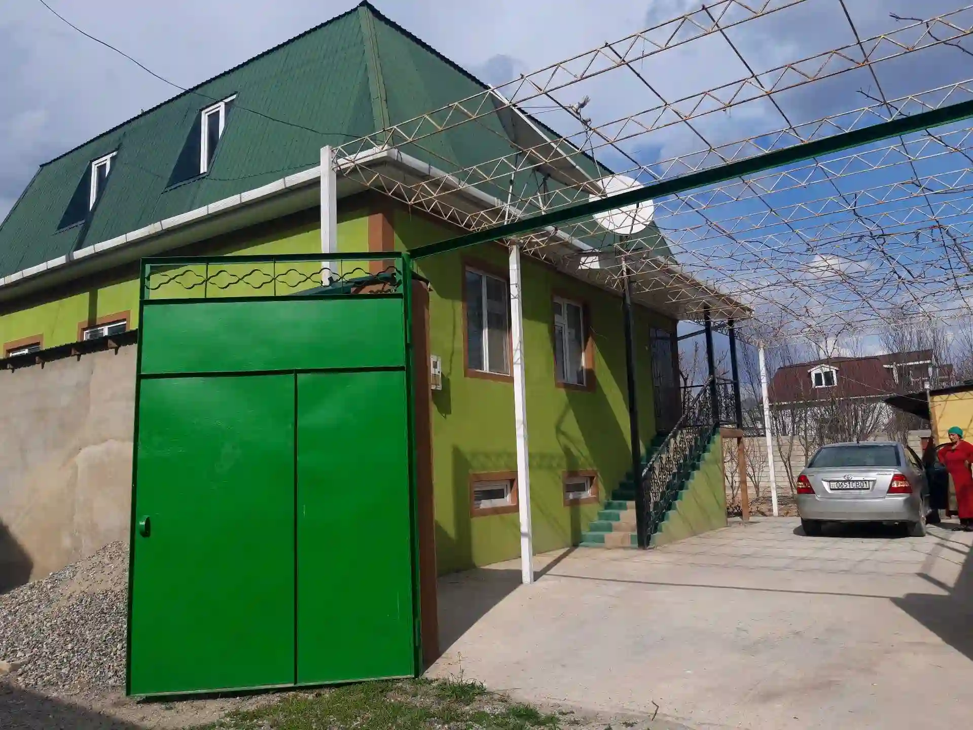 3 этажный, 5-комн. дом, 340 м², 6 соток, Шоҳмансур